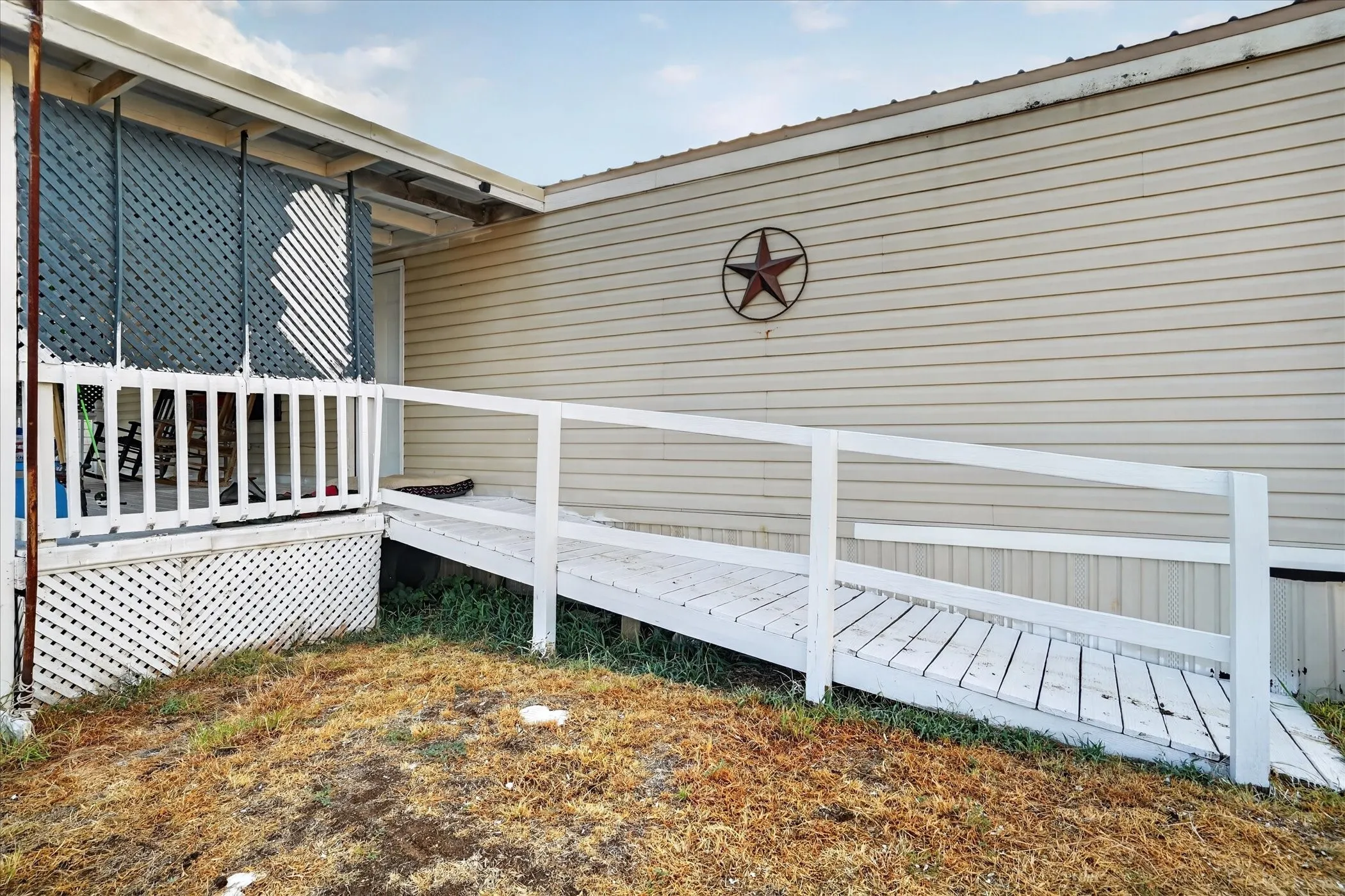 Manufactured Home For Sale in Hood County , 5703 N Sunchase Drive, Granbury, Texas 76049, 3 Bedroom, 2 Bathroom, Garage spaces, 1,216 Sqft, built in 2007, mls#21401713, Real Estate Agent in Granbury, Homes For Sale in Hood county, Homes For Sale in Granbury, Realtor in Granbury Texas, Real Estate Brokerage Independent Realty Texas, Luminita Cordes Realtor