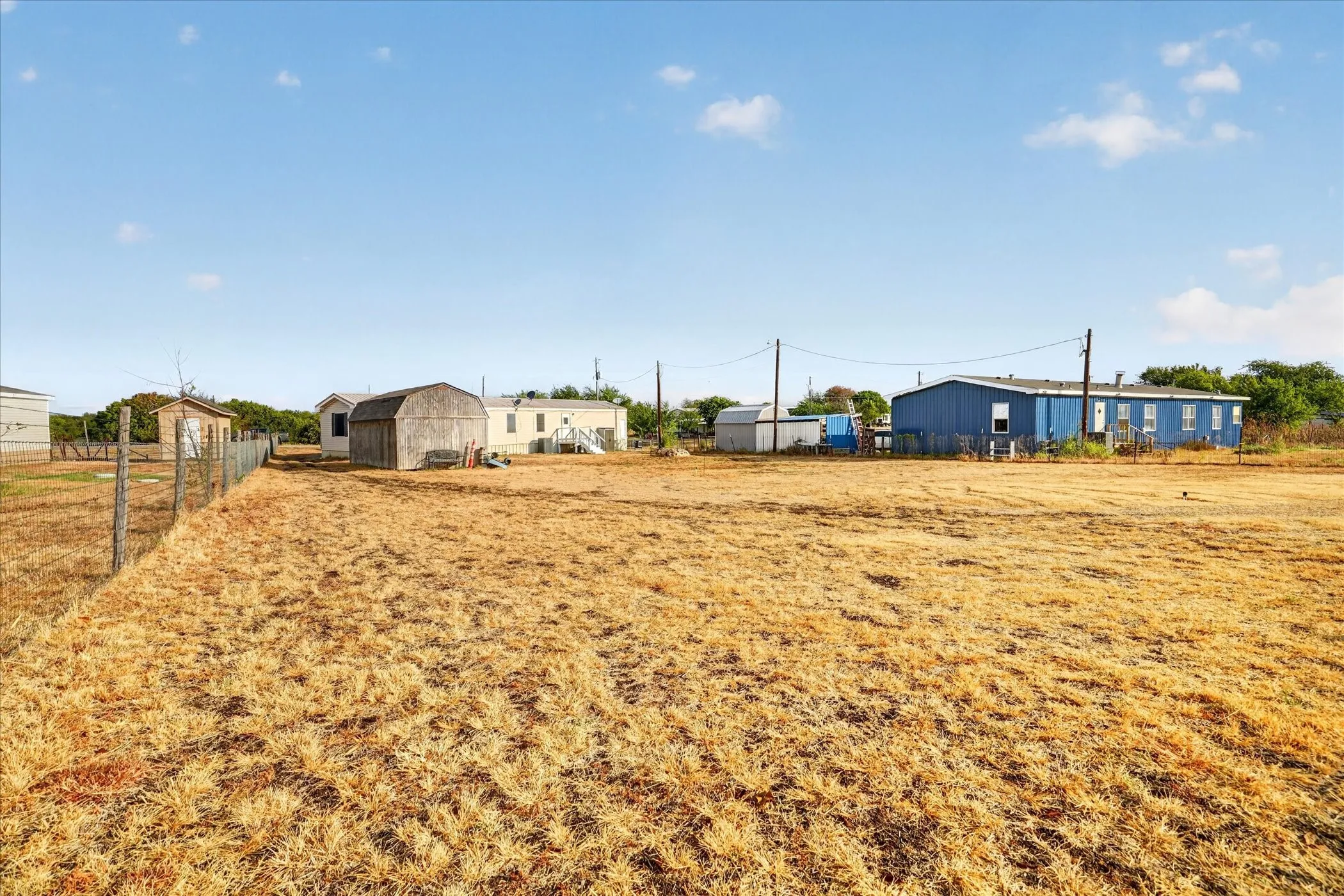 Manufactured Home For Sale in Hood County , 5703 N Sunchase Drive, Granbury, Texas 76049, 3 Bedroom, 2 Bathroom, Garage spaces, 1,216 Sqft, built in 2007, mls#21401713, Real Estate Agent in Granbury, Homes For Sale in Hood county, Homes For Sale in Granbury, Realtor in Granbury Texas, Real Estate Brokerage Independent Realty Texas, Luminita Cordes Realtor