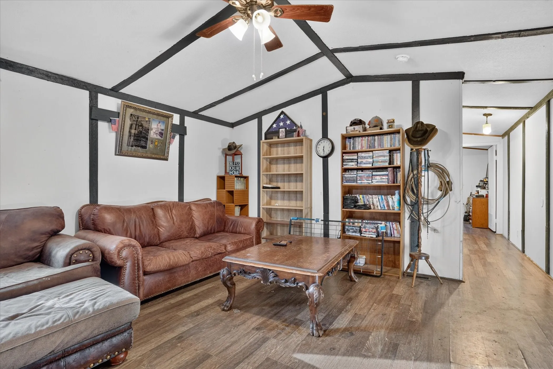 Manufactured Home For Sale in Hood County , 5703 N Sunchase Drive, Granbury, Texas 76049, 3 Bedroom, 2 Bathroom, Garage spaces, 1,216 Sqft, built in 2007, mls#21401713, Real Estate Agent in Granbury, Homes For Sale in Hood county, Homes For Sale in Granbury, Realtor in Granbury Texas, Real Estate Brokerage Independent Realty Texas, Luminita Cordes Realtor