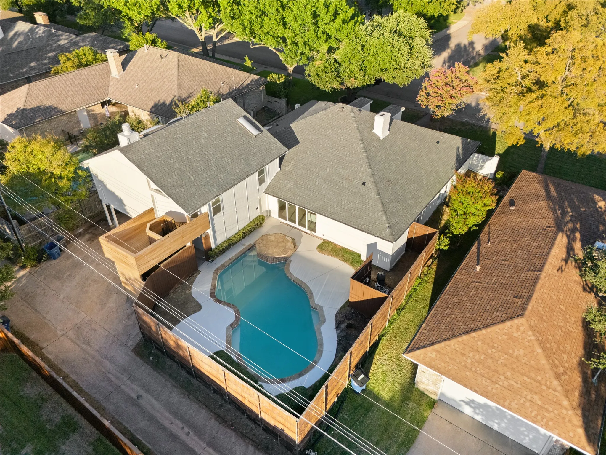 Single Family Residence For Sale in Dallas County , 8639 Clover Meadow Drive, Dallas, Texas 75243, 5 Bedroom, 4 Bathroom, 3 Garage spaces, 3,743 Sqft, built in 1976, mls#21401706, Real Estate Agent in Dallas, Homes For Sale in Dallas county, Homes For Sale in Dallas, Realtor in Dallas Texas, Real Estate Brokerage Independent Realty Texas, Luminita Cordes Realtor