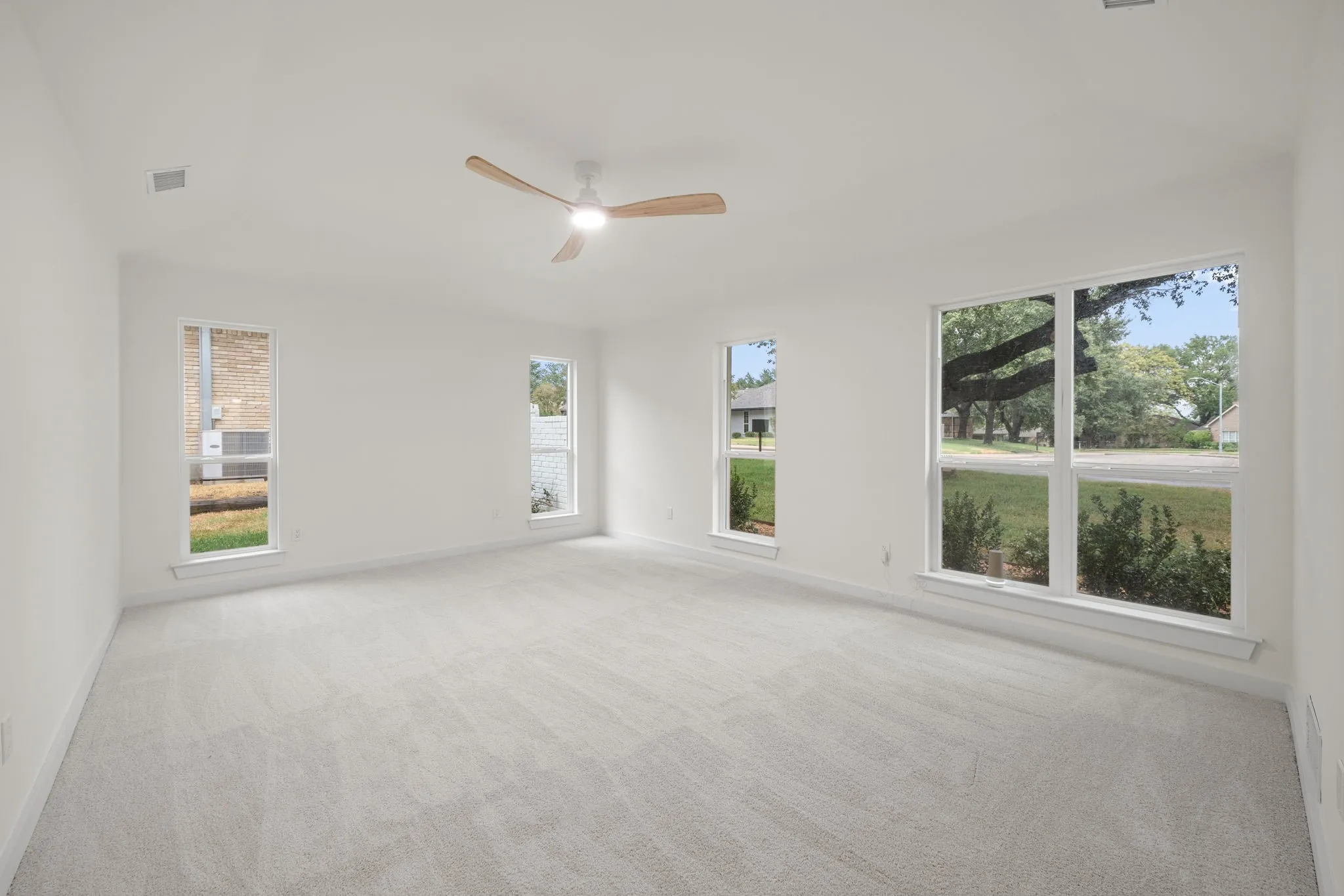 Single Family Residence For Sale in Dallas County , 8639 Clover Meadow Drive, Dallas, Texas 75243, 5 Bedroom, 4 Bathroom, 3 Garage spaces, 3,743 Sqft, built in 1976, mls#21401706, Real Estate Agent in Dallas, Homes For Sale in Dallas county, Homes For Sale in Dallas, Realtor in Dallas Texas, Real Estate Brokerage Independent Realty Texas, Luminita Cordes Realtor
