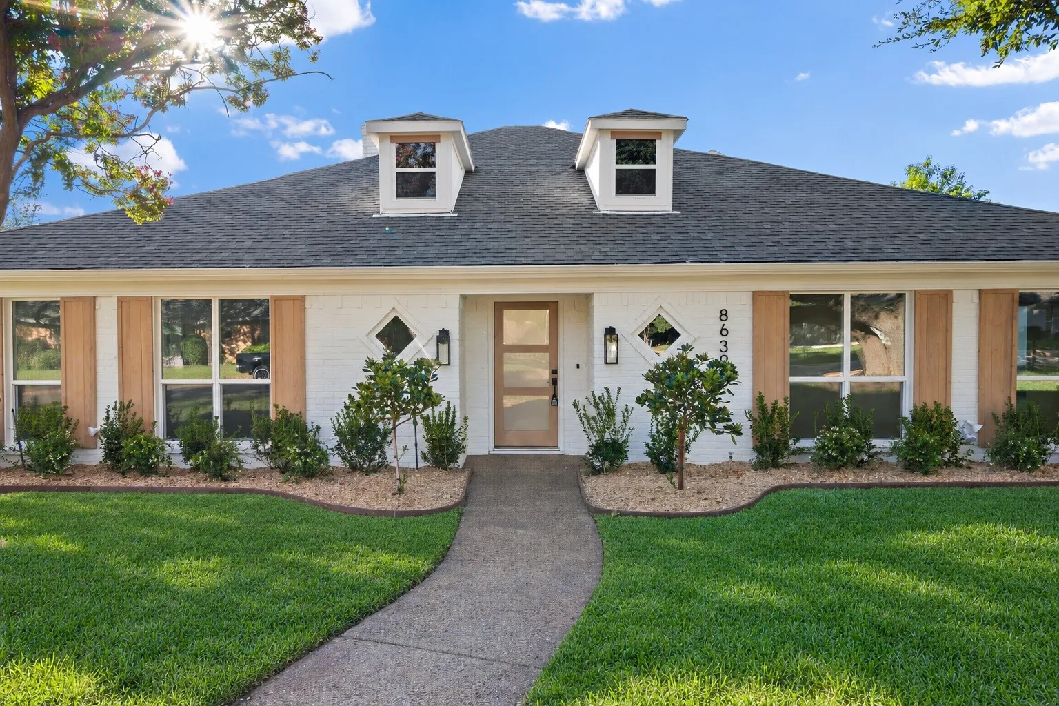 Single Family Residence For Sale in Dallas County , 8639 Clover Meadow Drive, Dallas, Texas 75243, 5 Bedroom, 4 Bathroom, 3 Garage spaces, 3,743 Sqft, built in 1976, mls#21401706, Real Estate Agent in Dallas, Homes For Sale in Dallas county, Homes For Sale in Dallas, Realtor in Dallas Texas, Real Estate Brokerage Independent Realty Texas, Luminita Cordes Realtor