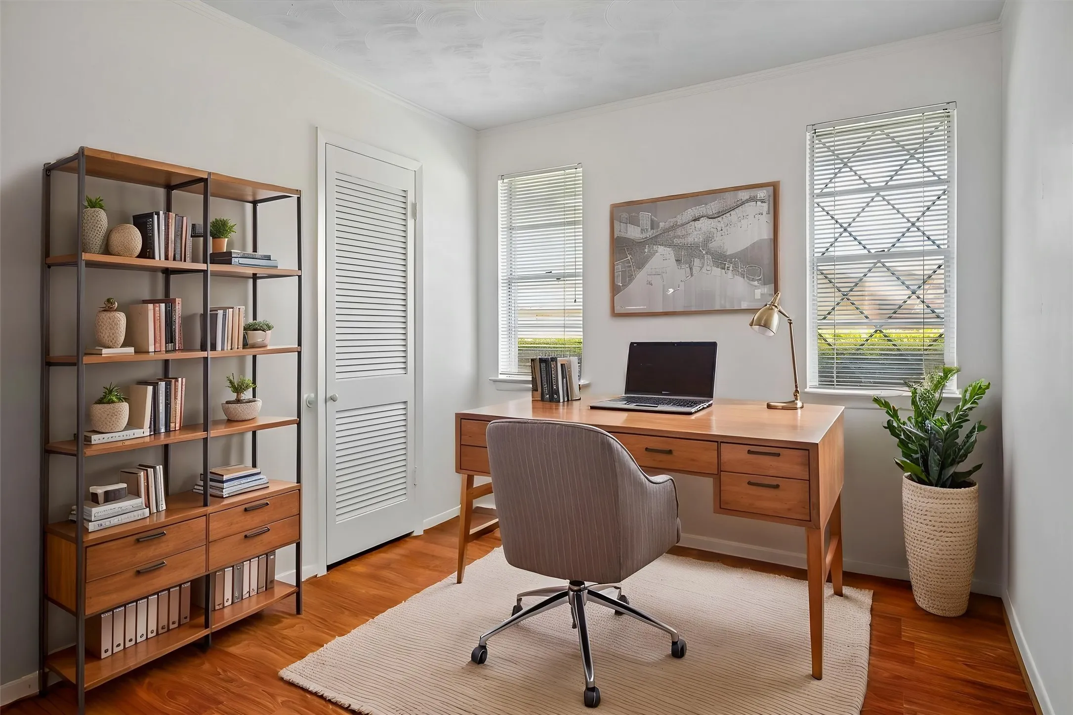 VIRTUALLY STAGED This middle bedroom can easily be used as an office or nursery