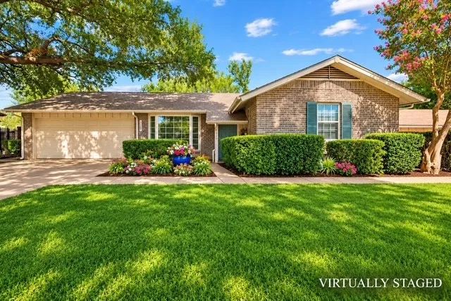 Single Family Residence For Sale in Dallas County , 1228 Farnham Court E, Irving, Texas 75062, 3 Bedroom, 2 Bathroom, 1 Garage spaces, 1,564 Sqft, built in 1961, mls#21398444, Real Estate Agent in Irving, Homes For Sale in Dallas county, Homes For Sale in Irving, Realtor in Irving Texas, Real Estate Brokerage Independent Realty Texas, Luminita Cordes Realtor