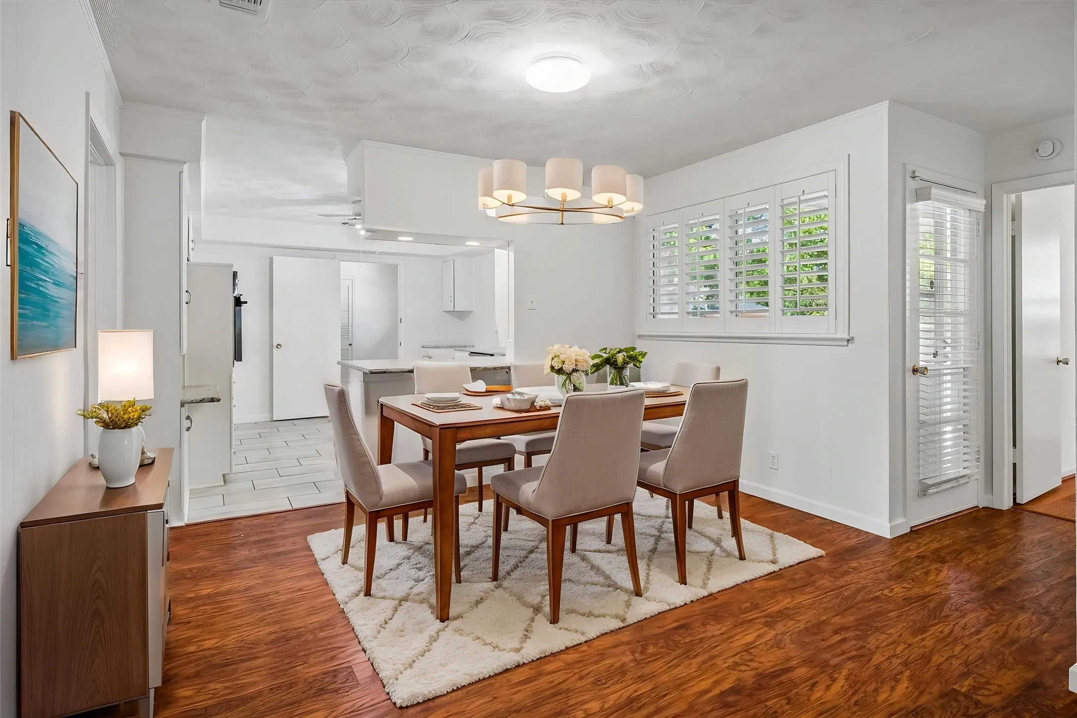 VIRTUALLY STAGED Dining area is perfect for gatherings with friends and family