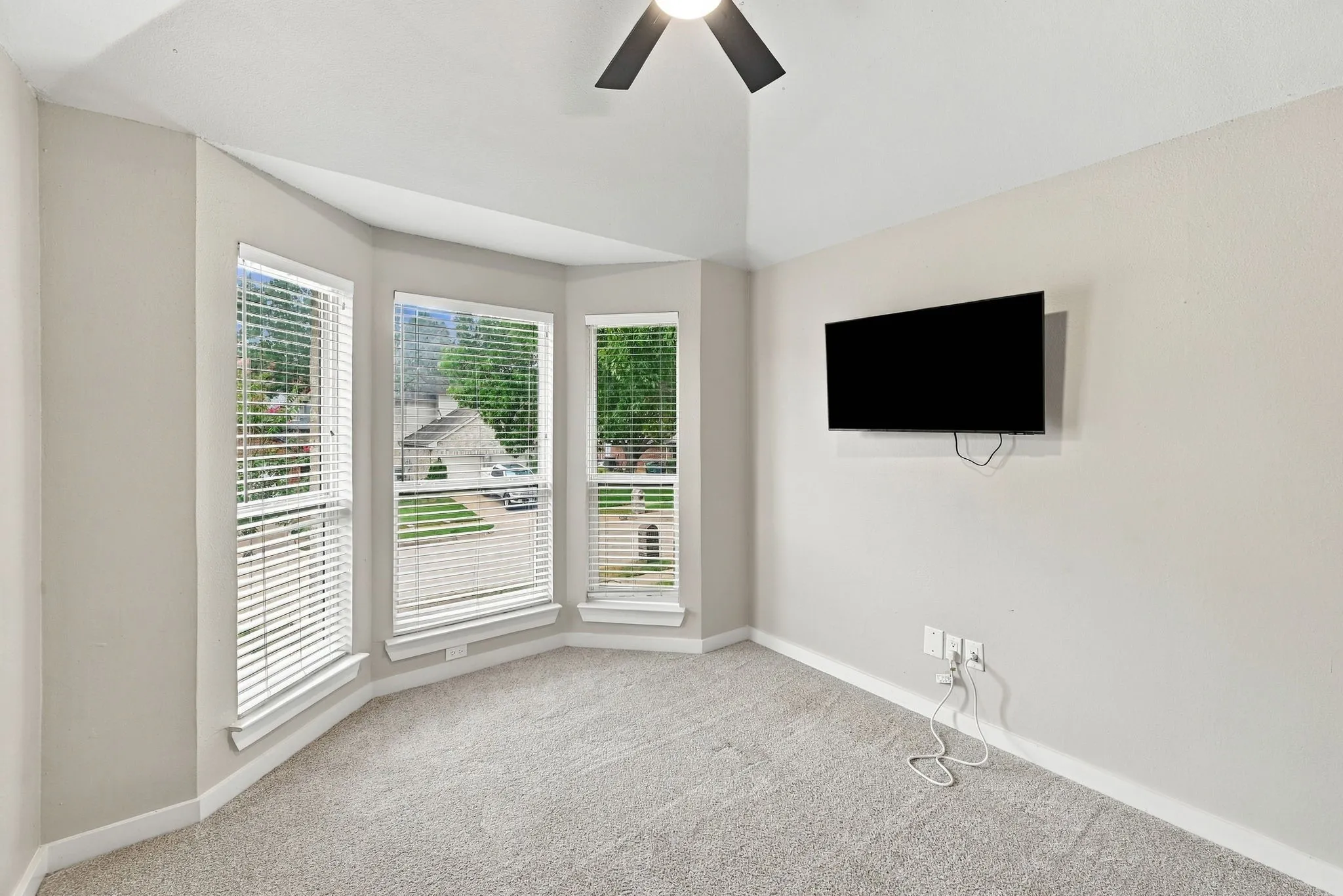 Single Family Residence For Sale in Denton County , 2304 Grandview Drive, Flower Mound, Texas 75028, 4 Bedroom, 3 Bathroom, 2 Garage spaces, 1,820 Sqft, built in 1993, mls#21401738, Real Estate Agent in Flower Mound, Homes For Sale in Denton county, Homes For Sale in Flower Mound, Realtor in Flower Mound Texas, Real Estate Brokerage Independent Realty Texas, Luminita Cordes Realtor