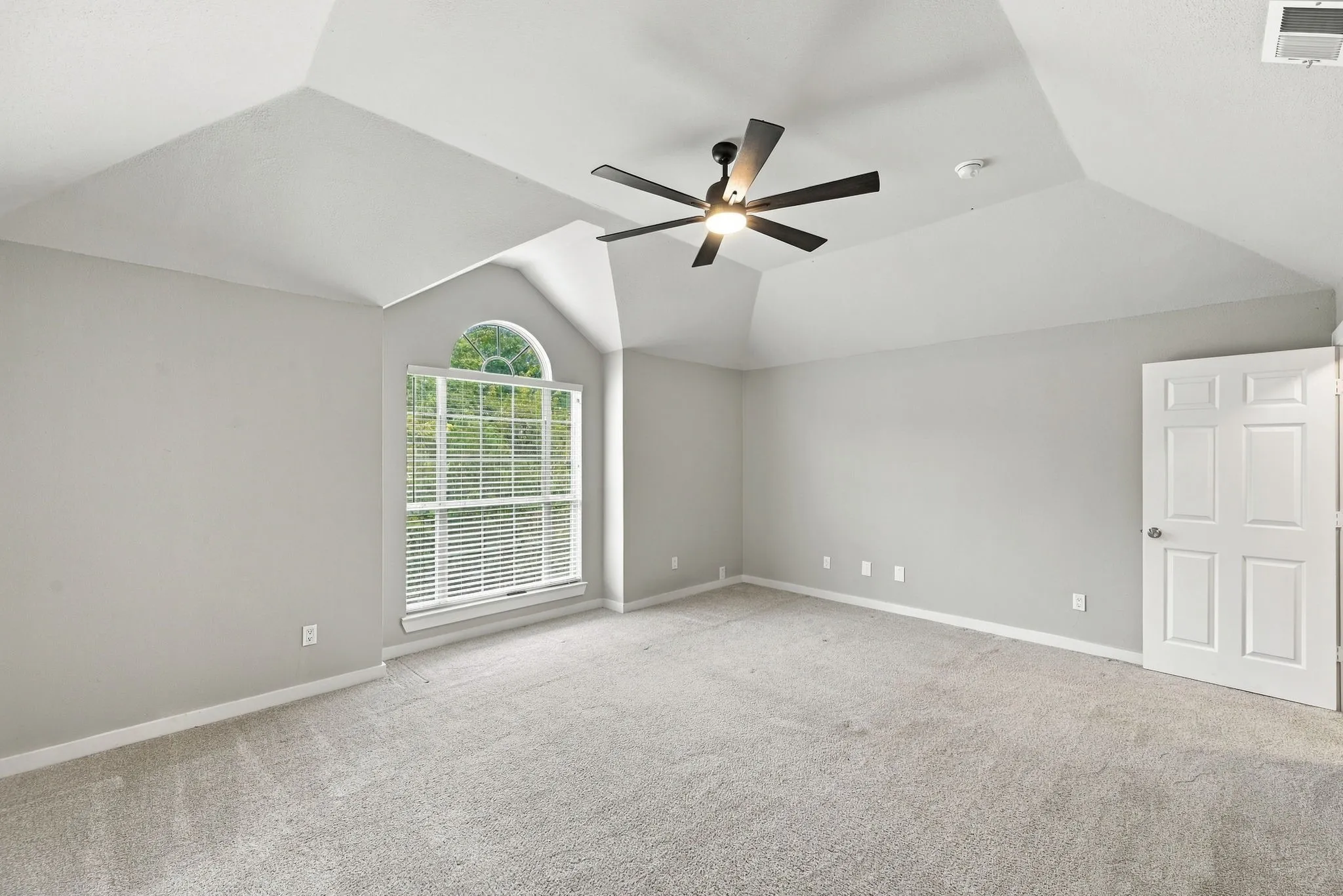 Single Family Residence For Sale in Denton County , 2304 Grandview Drive, Flower Mound, Texas 75028, 4 Bedroom, 3 Bathroom, 2 Garage spaces, 1,820 Sqft, built in 1993, mls#21401738, Real Estate Agent in Flower Mound, Homes For Sale in Denton county, Homes For Sale in Flower Mound, Realtor in Flower Mound Texas, Real Estate Brokerage Independent Realty Texas, Luminita Cordes Realtor