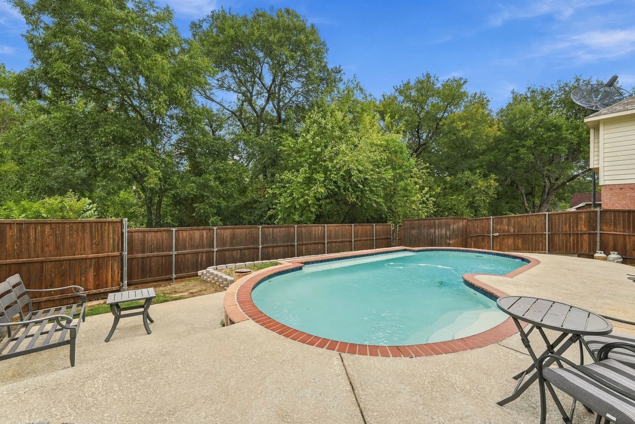 Single Family Residence For Sale in Denton County , 2304 Grandview Drive, Flower Mound, Texas 75028, 4 Bedroom, 3 Bathroom, 2 Garage spaces, 1,820 Sqft, built in 1993, mls#21401738, Real Estate Agent in Flower Mound, Homes For Sale in Denton county, Homes For Sale in Flower Mound, Realtor in Flower Mound Texas, Real Estate Brokerage Independent Realty Texas, Luminita Cordes Realtor
