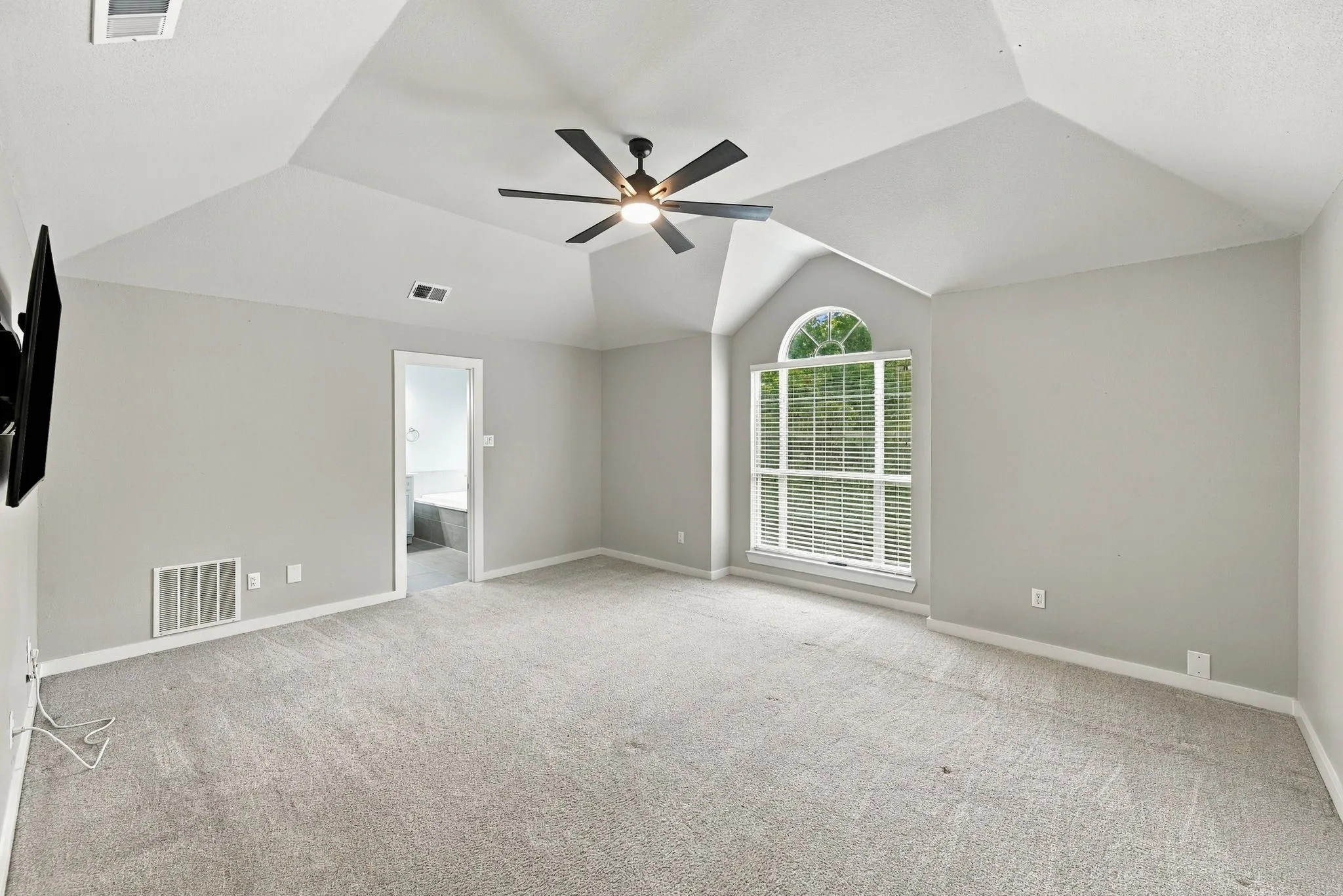 Single Family Residence For Sale in Denton County , 2304 Grandview Drive, Flower Mound, Texas 75028, 4 Bedroom, 3 Bathroom, 2 Garage spaces, 1,820 Sqft, built in 1993, mls#21401738, Real Estate Agent in Flower Mound, Homes For Sale in Denton county, Homes For Sale in Flower Mound, Realtor in Flower Mound Texas, Real Estate Brokerage Independent Realty Texas, Luminita Cordes Realtor
