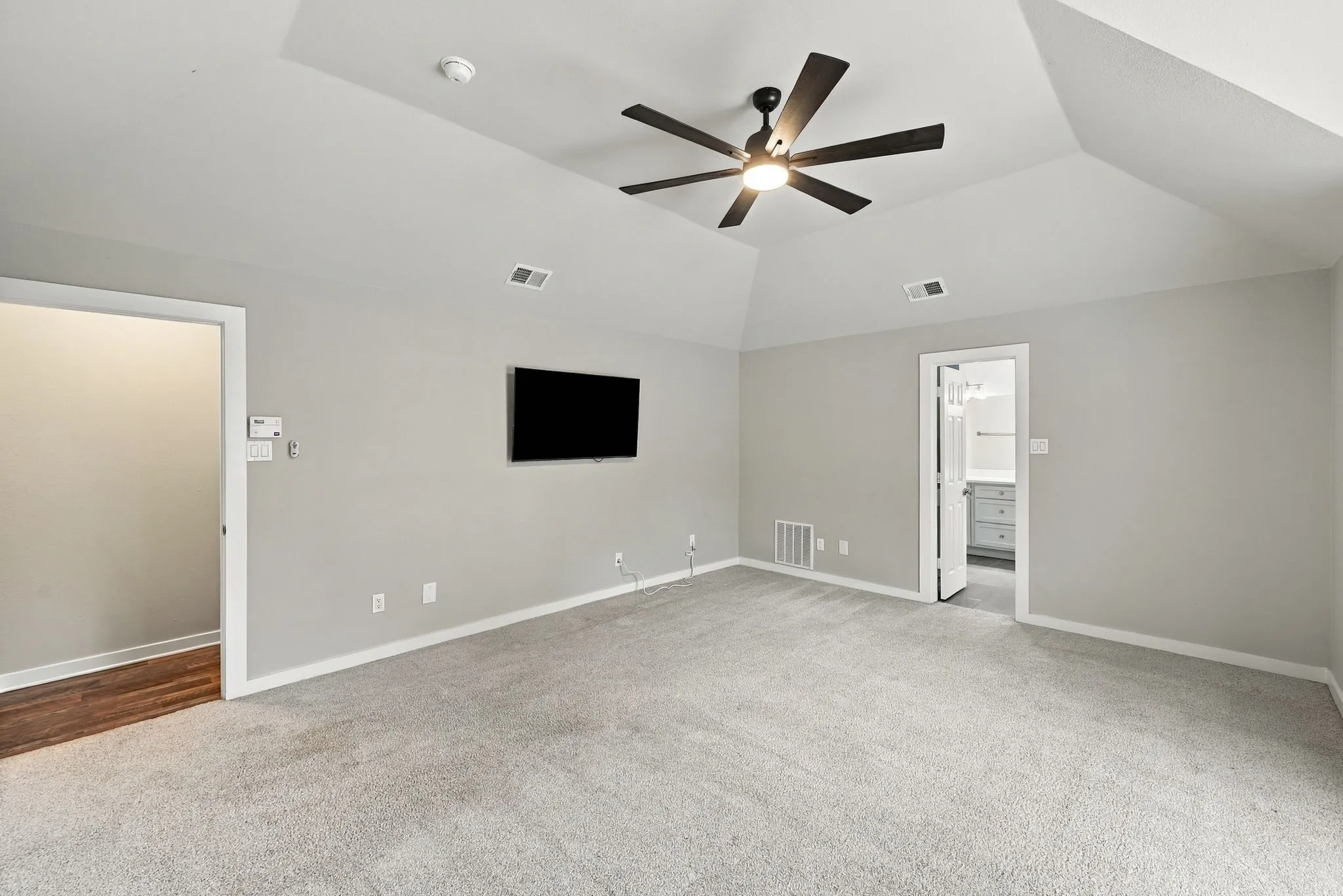 Single Family Residence For Sale in Denton County , 2304 Grandview Drive, Flower Mound, Texas 75028, 4 Bedroom, 3 Bathroom, 2 Garage spaces, 1,820 Sqft, built in 1993, mls#21401738, Real Estate Agent in Flower Mound, Homes For Sale in Denton county, Homes For Sale in Flower Mound, Realtor in Flower Mound Texas, Real Estate Brokerage Independent Realty Texas, Luminita Cordes Realtor