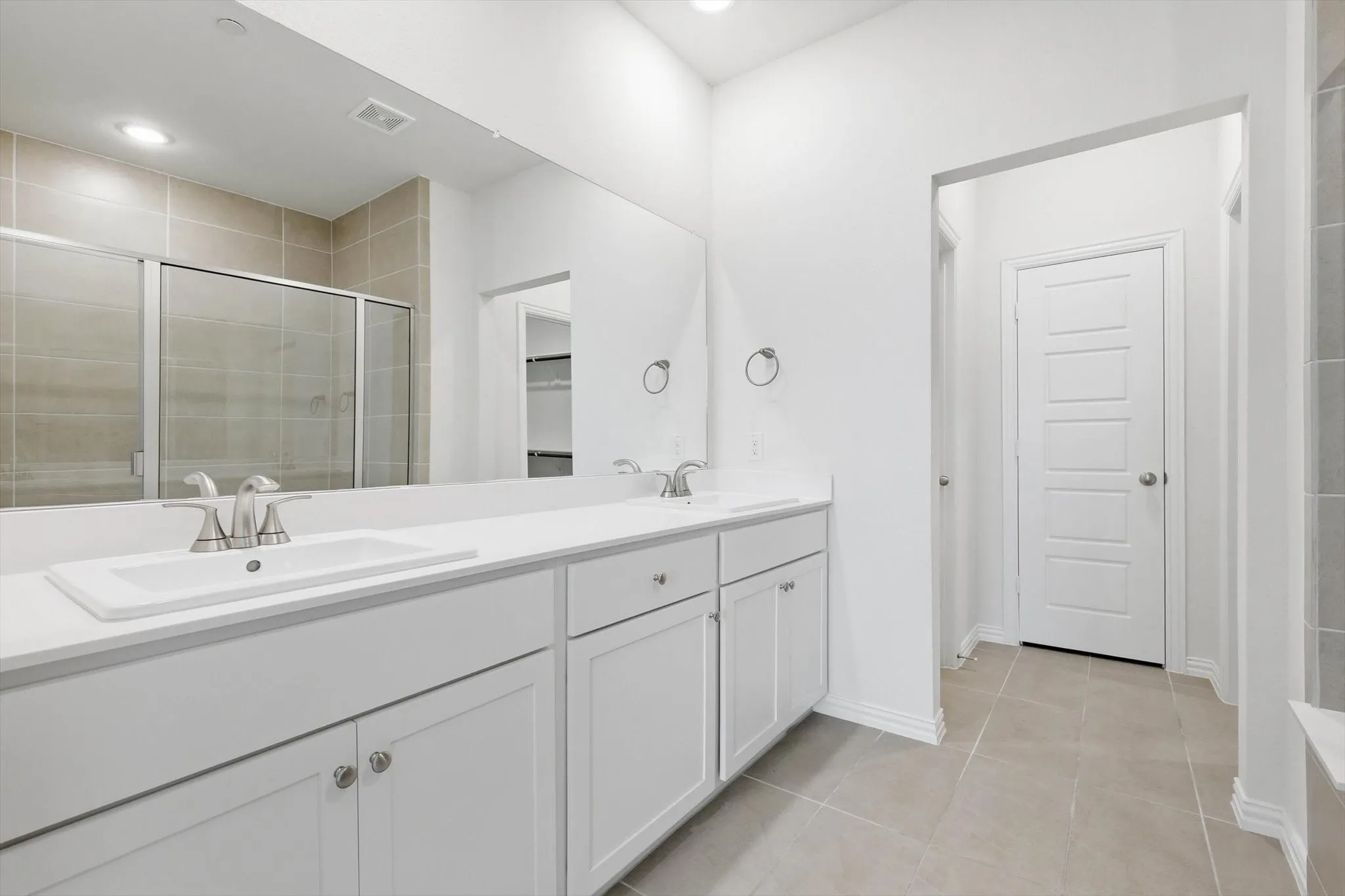 Townhouse For Rent in Denton County , 321 Ukiah Street, Lewisville, Texas 75056, 3 Bedroom, 3 Bathroom, 2 Garage spaces, 2,289 Sqft, built in 2022, mls#21401214, Real Estate Agent in Lewisville, Homes For Rent in Denton county, Homes For Rent in Lewisville, Realtor in Lewisville Texas, Real Estate Brokerage Independent Realty Texas, Luminita Cordes Realtor