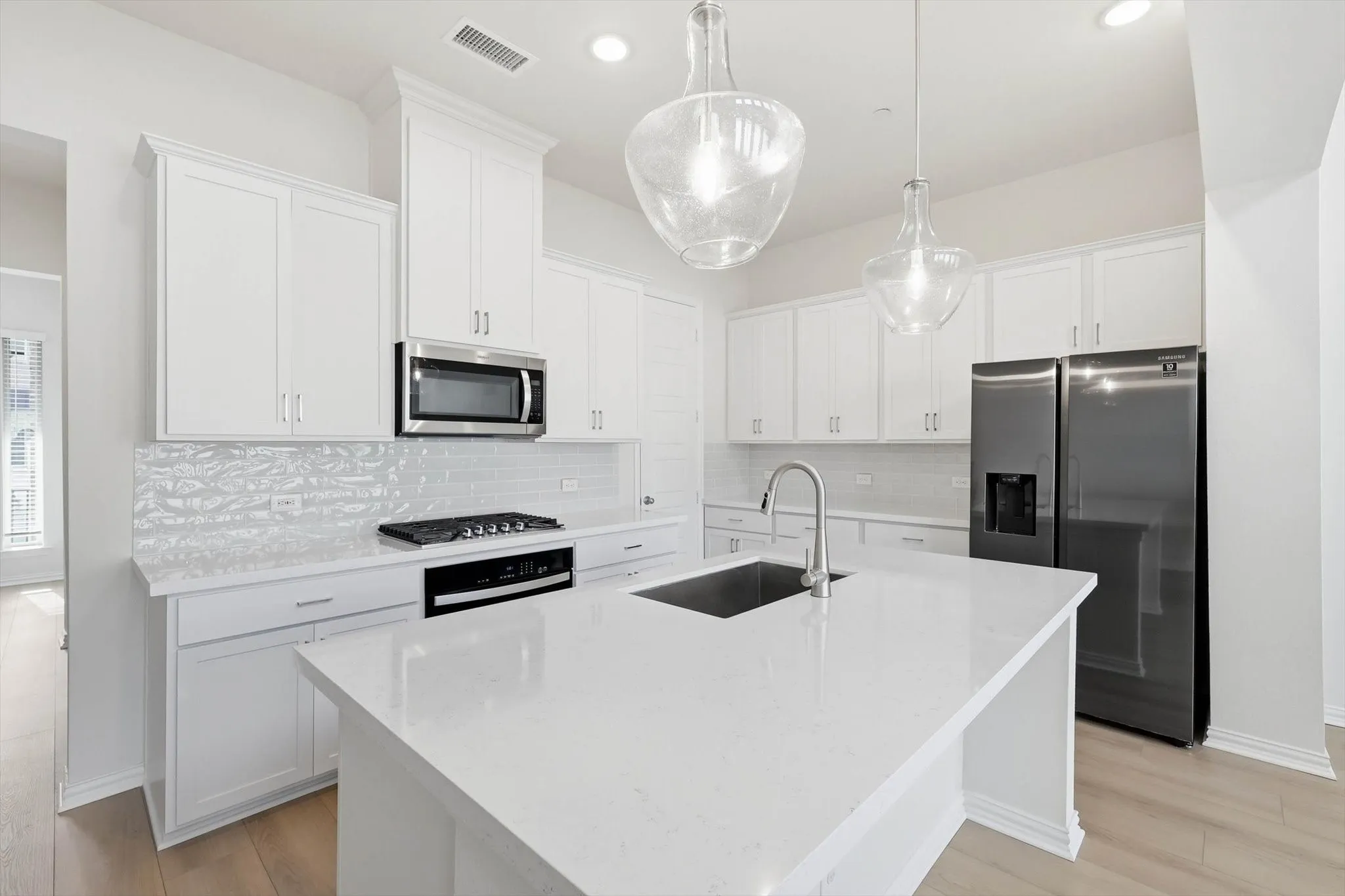 Townhouse For Rent in Denton County , 321 Ukiah Street, Lewisville, Texas 75056, 3 Bedroom, 3 Bathroom, 2 Garage spaces, 2,289 Sqft, built in 2022, mls#21401214, Real Estate Agent in Lewisville, Homes For Rent in Denton county, Homes For Rent in Lewisville, Realtor in Lewisville Texas, Real Estate Brokerage Independent Realty Texas, Luminita Cordes Realtor
