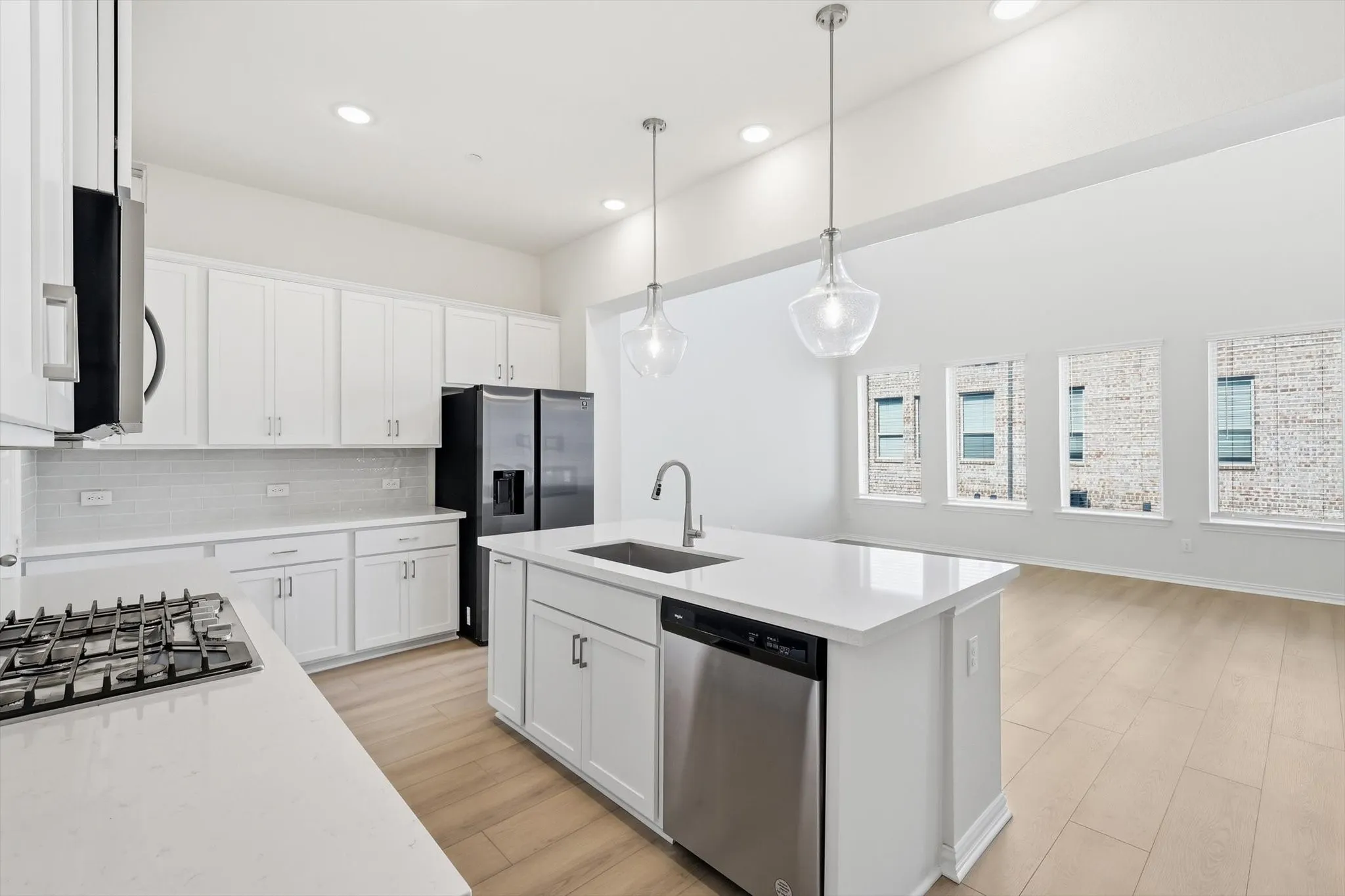 Townhouse For Rent in Denton County , 321 Ukiah Street, Lewisville, Texas 75056, 3 Bedroom, 3 Bathroom, 2 Garage spaces, 2,289 Sqft, built in 2022, mls#21401214, Real Estate Agent in Lewisville, Homes For Rent in Denton county, Homes For Rent in Lewisville, Realtor in Lewisville Texas, Real Estate Brokerage Independent Realty Texas, Luminita Cordes Realtor