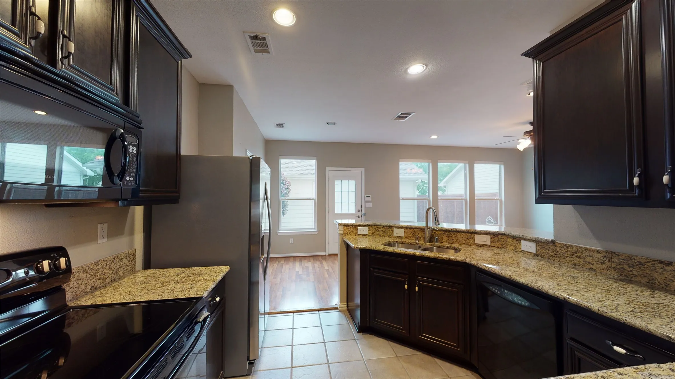 Townhouse For Rent in Tarrant County , 8068 Caladium Drive, North Richland Hills, Texas 76180, 2 Bedroom, 3 Bathroom, 2 Garage spaces, 1,547 Sqft, built in 2006, mls#21398196, Real Estate Agent in North Richland Hills, Homes For Rent in Tarrant county, Homes For Rent in North Richland Hills, Realtor in North Richland Hills Texas, Real Estate Brokerage Independent Realty Texas, Luminita Cordes Realtor
