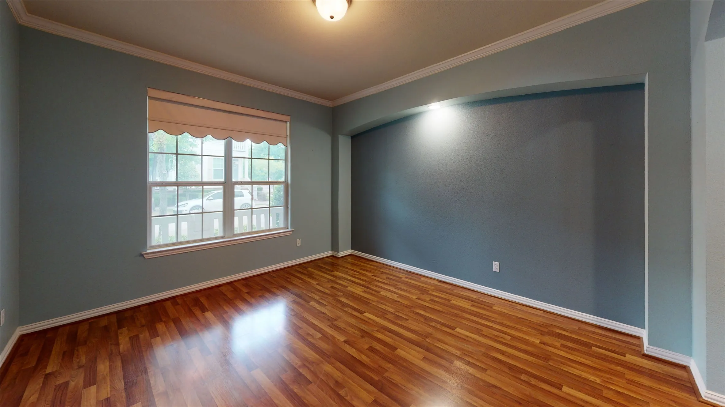 Newer wood look floors and nice architectural niches