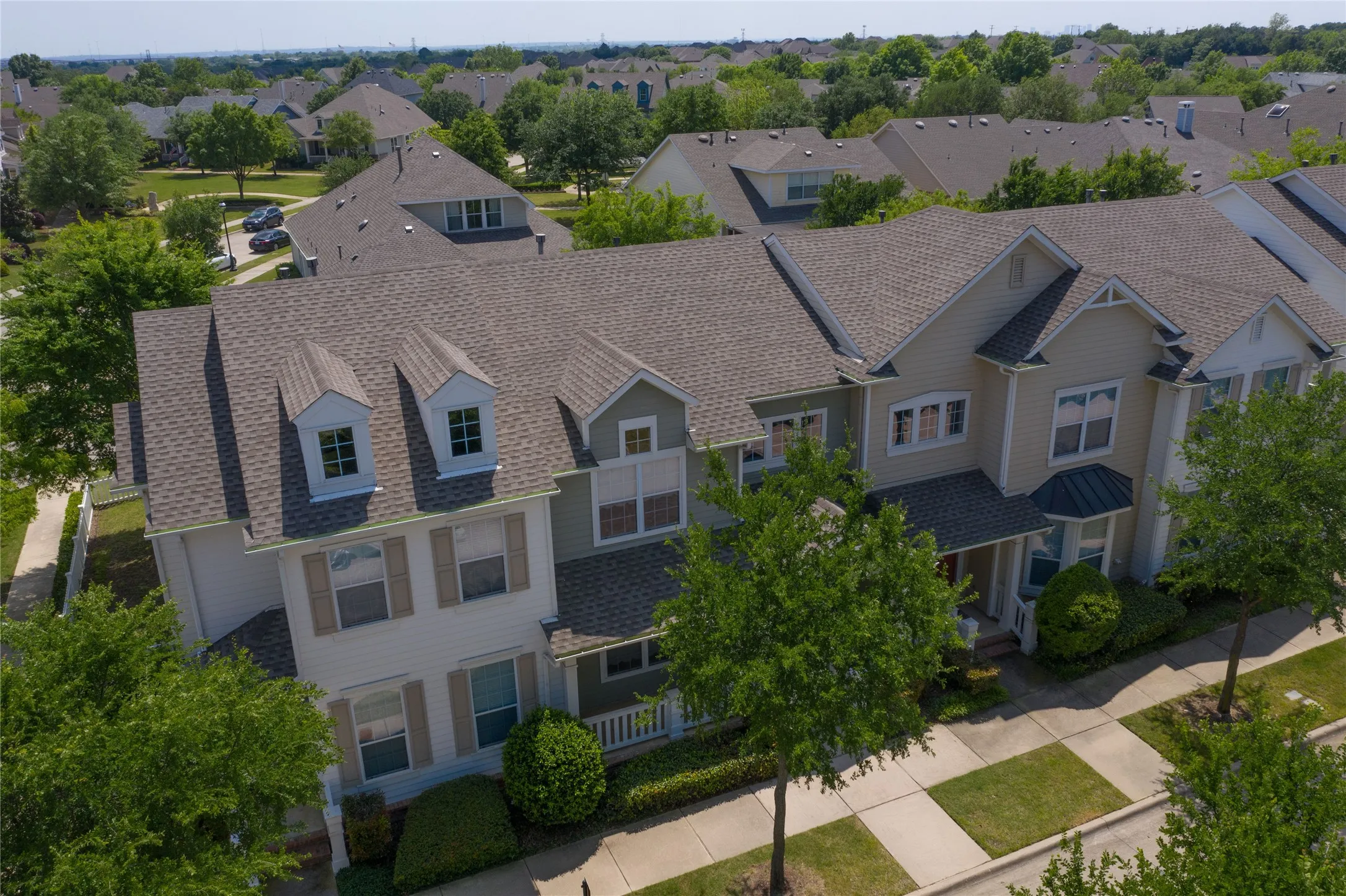 Townhouse For Rent in Tarrant County , 8068 Caladium Drive, North Richland Hills, Texas 76180, 2 Bedroom, 3 Bathroom, 2 Garage spaces, 1,547 Sqft, built in 2006, mls#21398196, Real Estate Agent in North Richland Hills, Homes For Rent in Tarrant county, Homes For Rent in North Richland Hills, Realtor in North Richland Hills Texas, Real Estate Brokerage Independent Realty Texas, Luminita Cordes Realtor