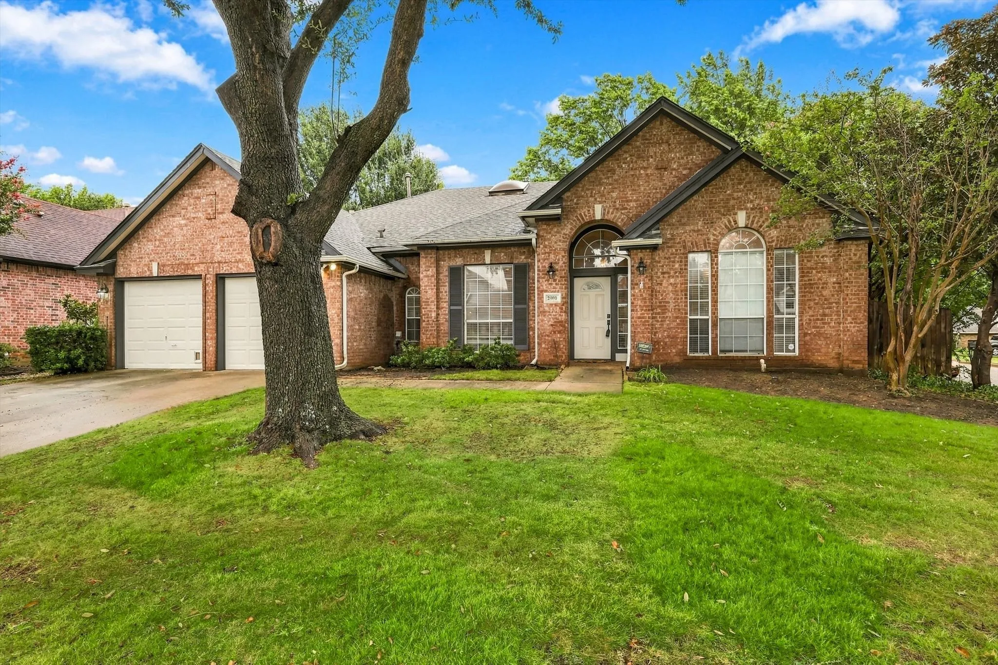 Single Family Residence For Sale in Tarrant County , 2900 Woodhaven Drive, Grapevine, Texas 76051, 3 Bedroom, 2 Bathroom, 2 Garage spaces, 2,209 Sqft, built in 1994, mls#21393705, Real Estate Agent in Grapevine, Homes For Sale in Tarrant county, Homes For Sale in Grapevine, Realtor in Grapevine Texas, Real Estate Brokerage Independent Realty Texas, Luminita Cordes Realtor