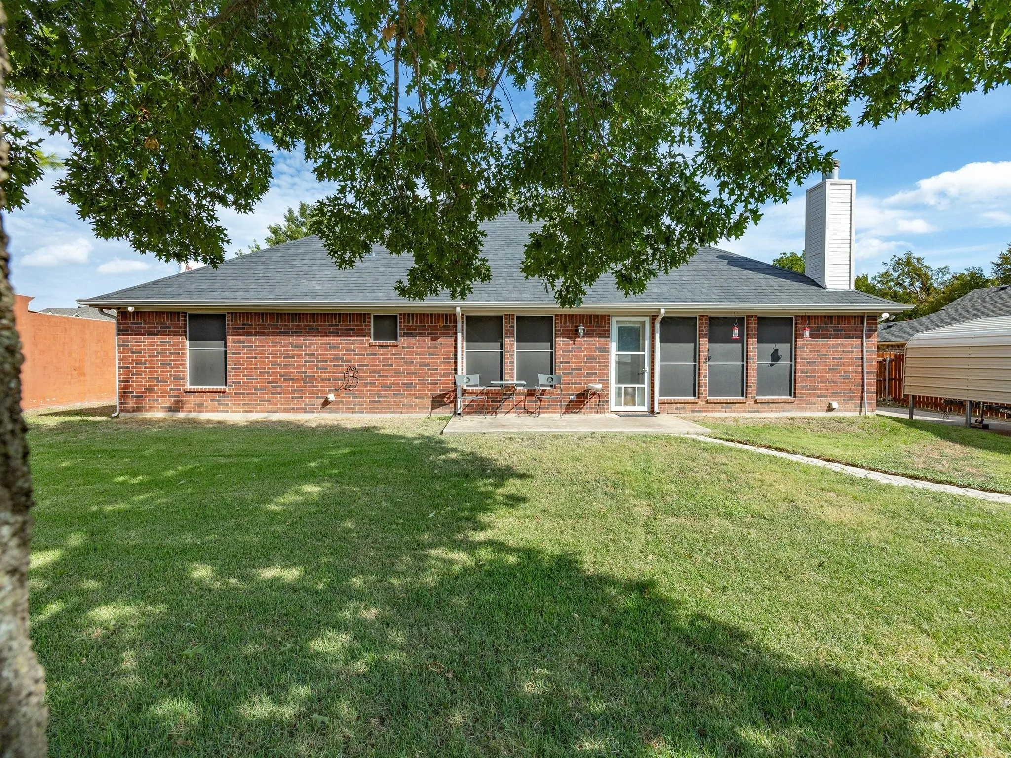 Single Family Residence For Sale in Wise County , 2106 Ridgewood Drive, Bridgeport, Texas 76426, 3 Bedroom, 2 Bathroom, 2 Garage spaces, 1,761 Sqft, built in 2006, mls#21401693, Real Estate Agent in Bridgeport, Homes For Sale in Wise county, Homes For Sale in Bridgeport, Realtor in Bridgeport Texas, Real Estate Brokerage Independent Realty Texas, Luminita Cordes Realtor