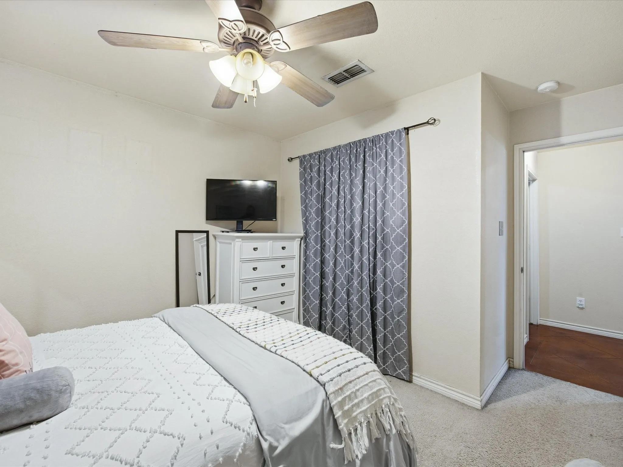 Single Family Residence For Sale in Wise County , 2106 Ridgewood Drive, Bridgeport, Texas 76426, 3 Bedroom, 2 Bathroom, 2 Garage spaces, 1,761 Sqft, built in 2006, mls#21401693, Real Estate Agent in Bridgeport, Homes For Sale in Wise county, Homes For Sale in Bridgeport, Realtor in Bridgeport Texas, Real Estate Brokerage Independent Realty Texas, Luminita Cordes Realtor