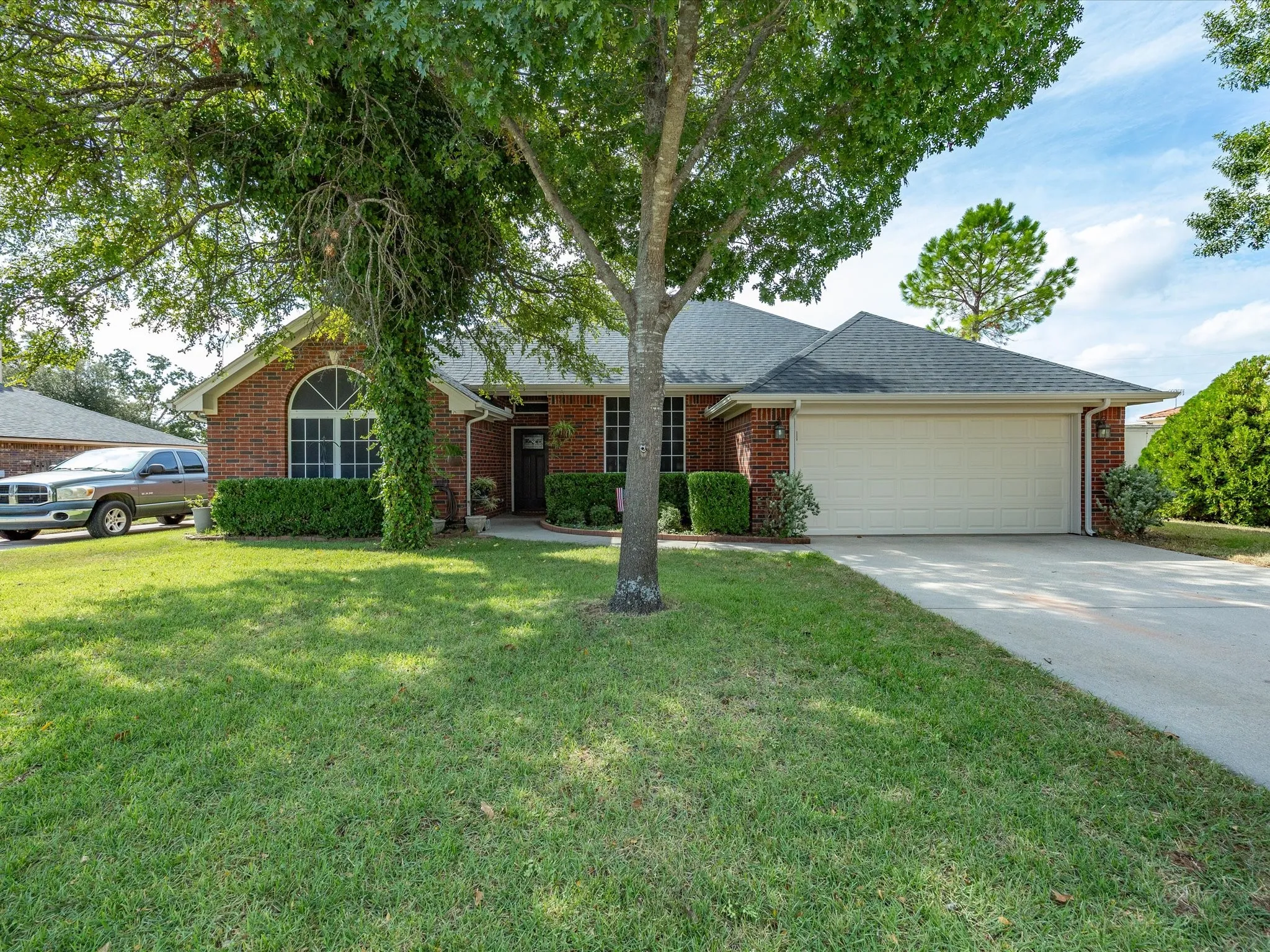 NEWER Roof & exterior paint