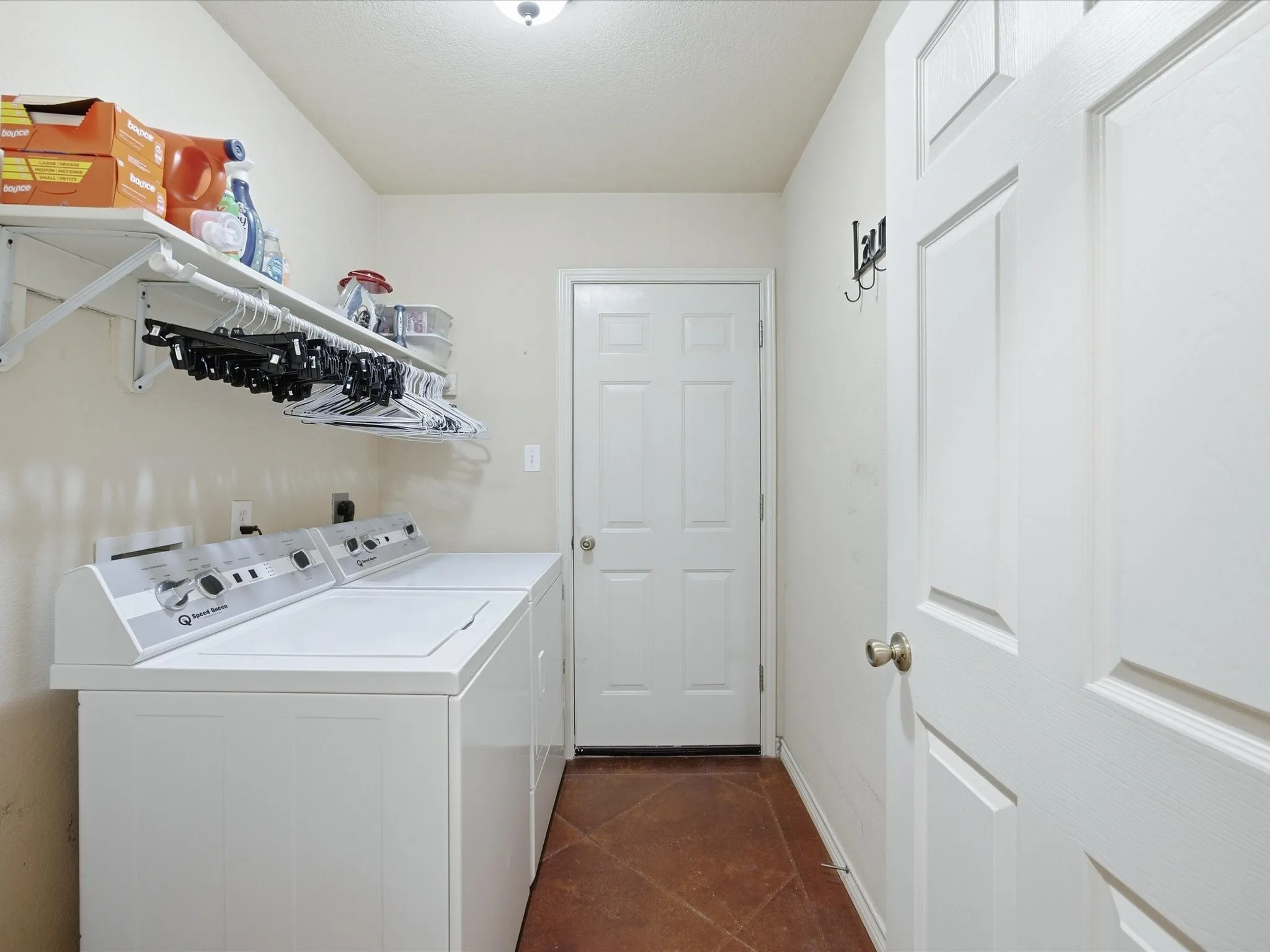 Single Family Residence For Sale in Wise County , 2106 Ridgewood Drive, Bridgeport, Texas 76426, 3 Bedroom, 2 Bathroom, 2 Garage spaces, 1,761 Sqft, built in 2006, mls#21401693, Real Estate Agent in Bridgeport, Homes For Sale in Wise county, Homes For Sale in Bridgeport, Realtor in Bridgeport Texas, Real Estate Brokerage Independent Realty Texas, Luminita Cordes Realtor