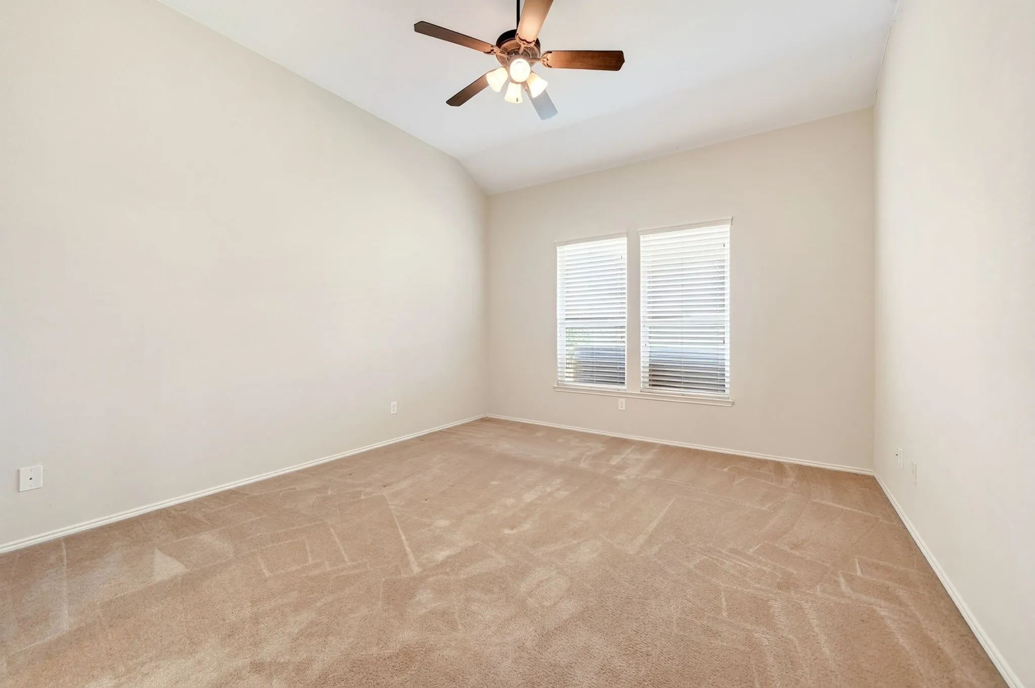 Single Family Residence For Sale in Kaufman County , 1016 Weeson Road, Forney, Texas 75126, 4 Bedroom, 3 Bathroom, 2 Garage spaces, 2,510 Sqft, built in 2007, mls#21401748, Real Estate Agent in Forney, Homes For Sale in Kaufman county, Homes For Sale in Forney, Realtor in Forney Texas, Real Estate Brokerage Independent Realty Texas, Luminita Cordes Realtor