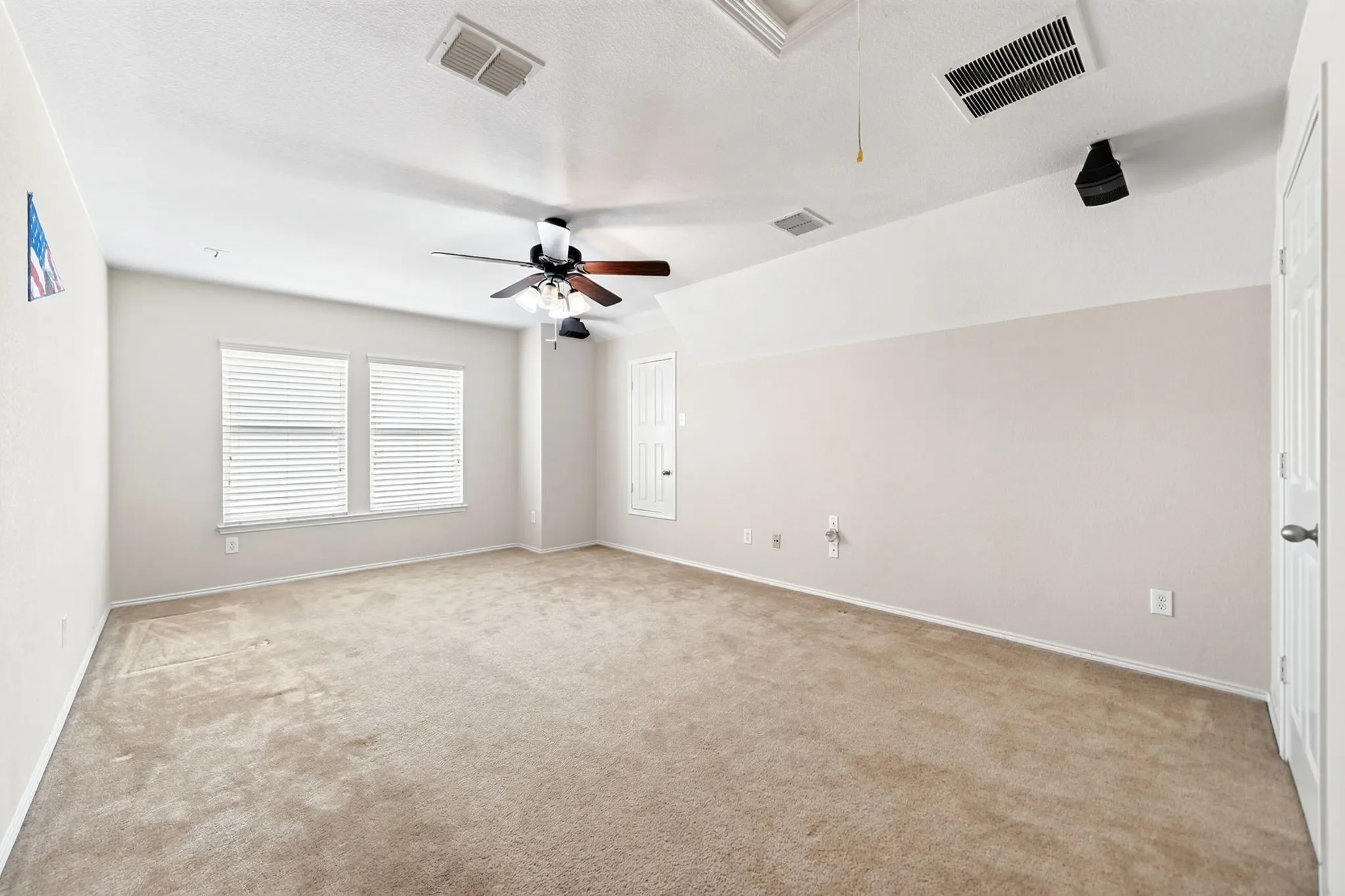 Single Family Residence For Sale in Kaufman County , 1016 Weeson Road, Forney, Texas 75126, 4 Bedroom, 3 Bathroom, 2 Garage spaces, 2,510 Sqft, built in 2007, mls#21401748, Real Estate Agent in Forney, Homes For Sale in Kaufman county, Homes For Sale in Forney, Realtor in Forney Texas, Real Estate Brokerage Independent Realty Texas, Luminita Cordes Realtor