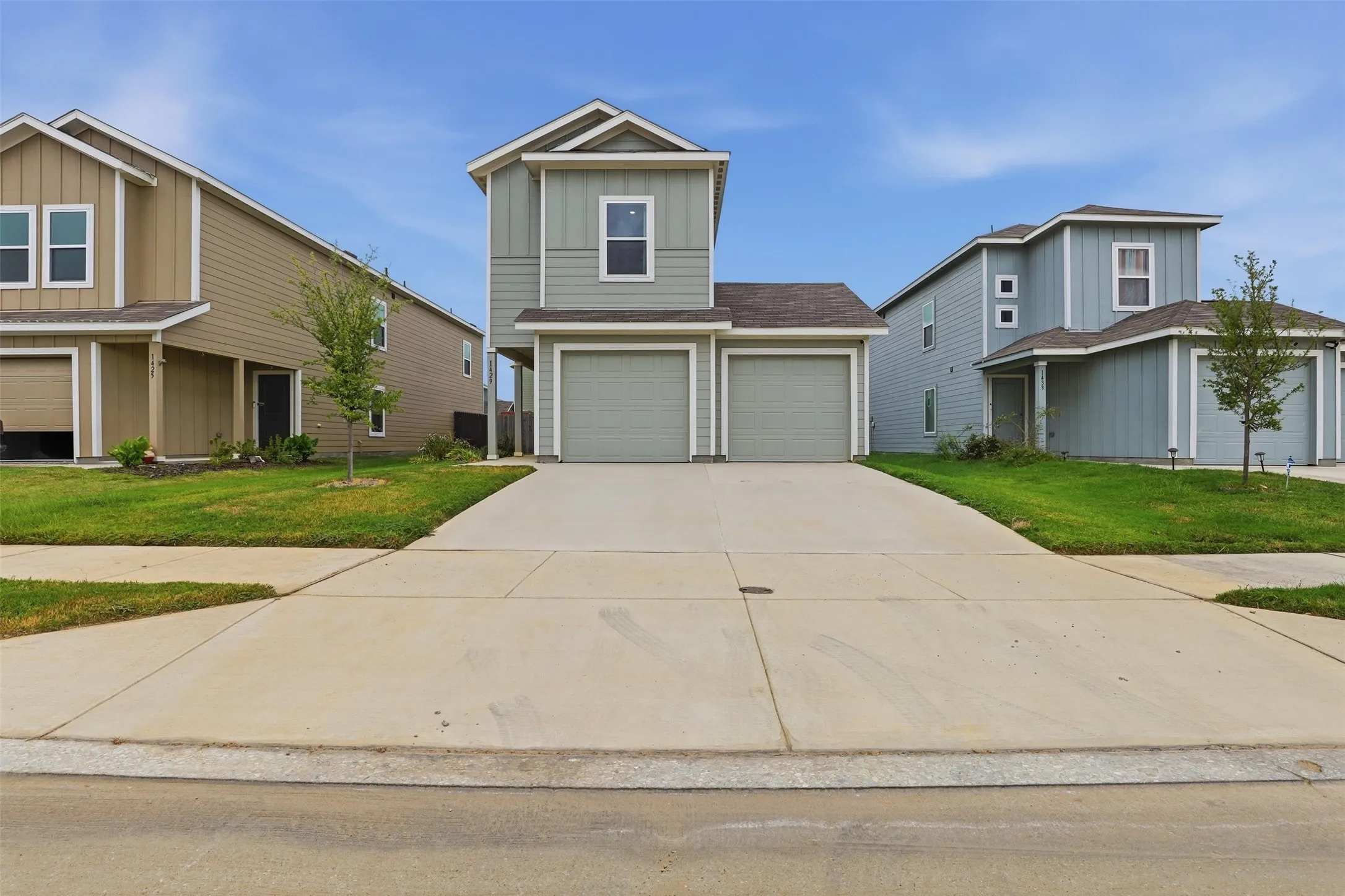 Single Family Residence For Sale in Tarrant County , 1429 Teak Lane, Fort Worth, Texas 76140, 3 Bedroom, 3 Bathroom, 2 Garage spaces, 1,256 Sqft, built in 2024, mls#21401751, Real Estate Agent in Fort Worth, Homes For Sale in Tarrant county, Homes For Sale in Fort Worth, Realtor in Fort Worth Texas, Real Estate Brokerage Independent Realty Texas, Luminita Cordes Realtor