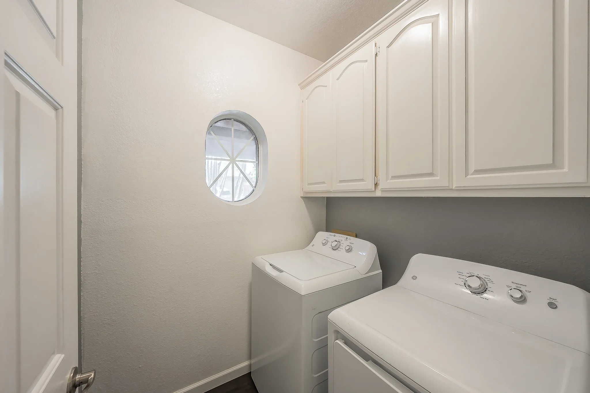 Single Family Residence For Sale in Denton County , 865 Kingwood Court, Highland Village, Texas 75077, 3 Bedroom, 3 Bathroom, 2 Garage spaces, 2,413 Sqft, built in 1991, mls#21397882, Real Estate Agent in Highland Village, Homes For Sale in Denton county, Homes For Sale in Highland Village, Realtor in Highland Village Texas, Real Estate Brokerage Independent Realty Texas, Luminita Cordes Realtor