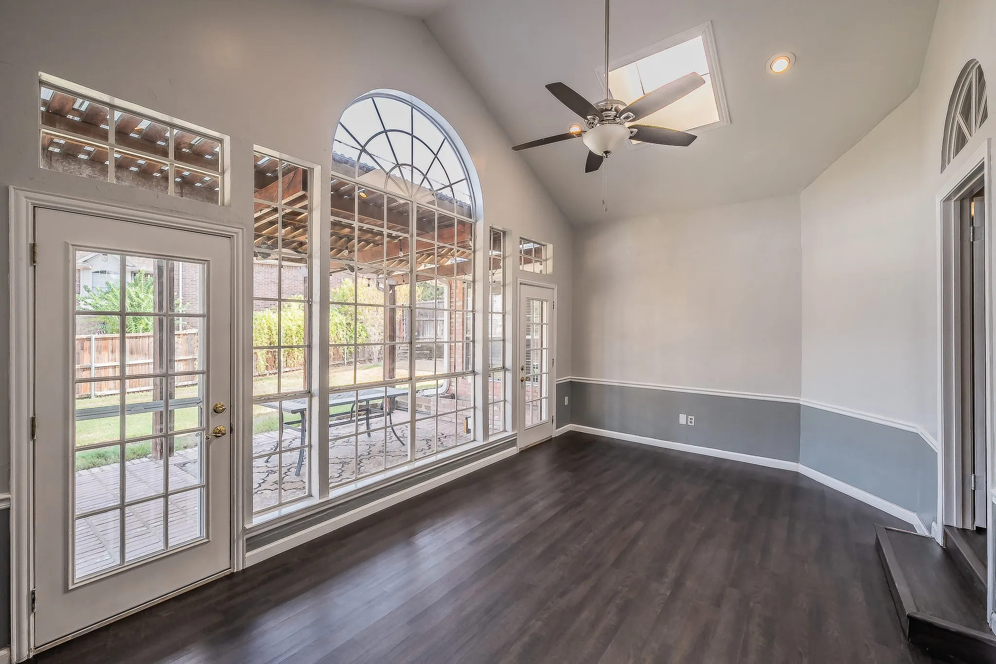 Single Family Residence For Sale in Denton County , 865 Kingwood Court, Highland Village, Texas 75077, 3 Bedroom, 3 Bathroom, 2 Garage spaces, 2,413 Sqft, built in 1991, mls#21397882, Real Estate Agent in Highland Village, Homes For Sale in Denton county, Homes For Sale in Highland Village, Realtor in Highland Village Texas, Real Estate Brokerage Independent Realty Texas, Luminita Cordes Realtor