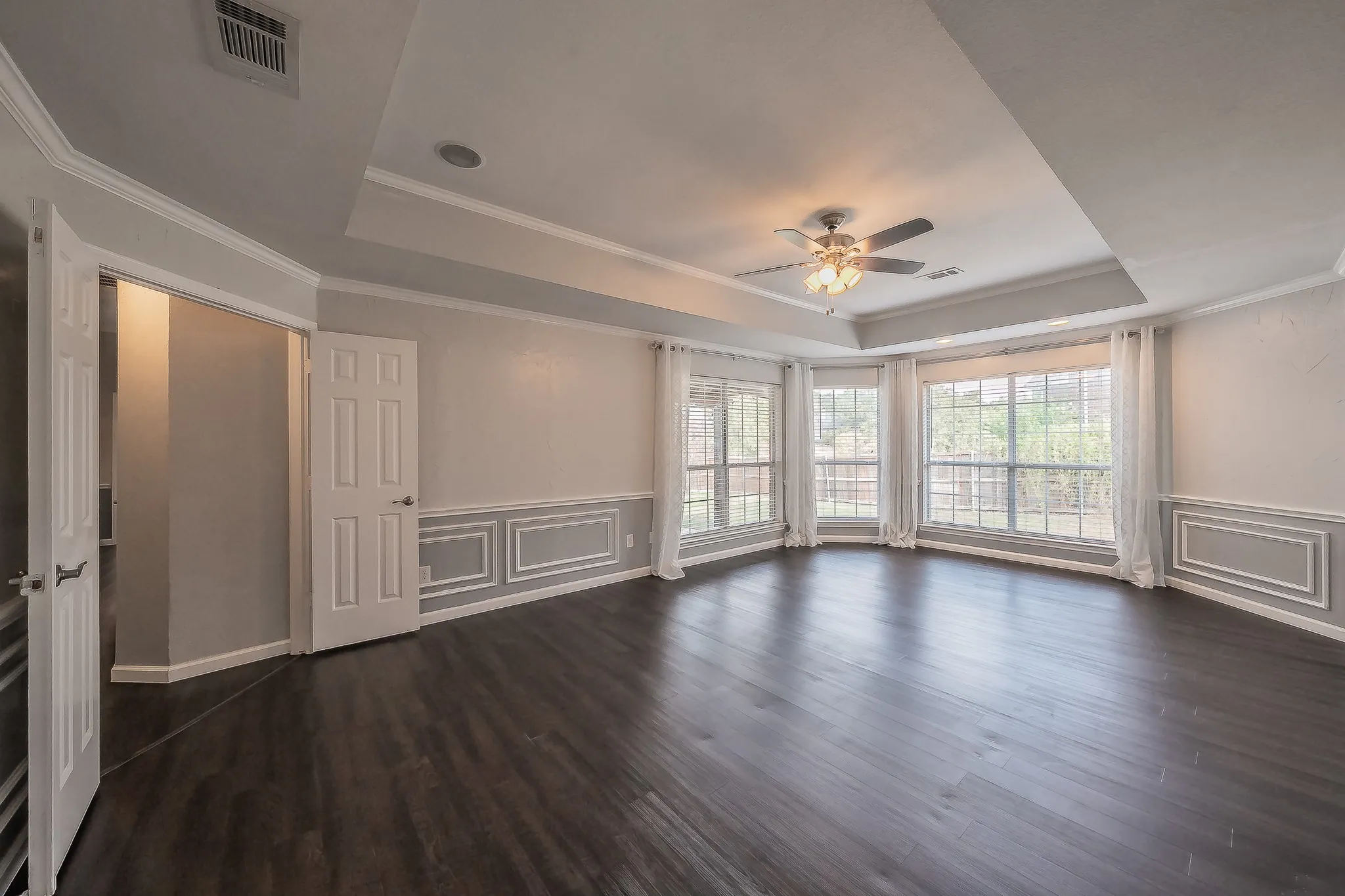 Single Family Residence For Sale in Denton County , 865 Kingwood Court, Highland Village, Texas 75077, 3 Bedroom, 3 Bathroom, 2 Garage spaces, 2,413 Sqft, built in 1991, mls#21397882, Real Estate Agent in Highland Village, Homes For Sale in Denton county, Homes For Sale in Highland Village, Realtor in Highland Village Texas, Real Estate Brokerage Independent Realty Texas, Luminita Cordes Realtor