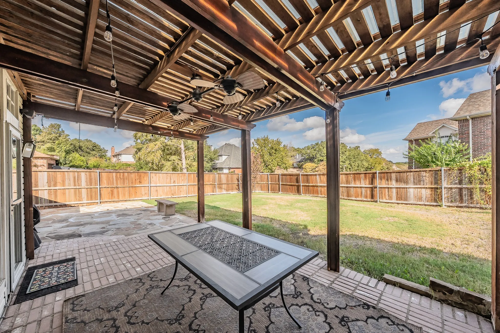 Single Family Residence For Sale in Denton County , 865 Kingwood Court, Highland Village, Texas 75077, 3 Bedroom, 3 Bathroom, 2 Garage spaces, 2,413 Sqft, built in 1991, mls#21397882, Real Estate Agent in Highland Village, Homes For Sale in Denton county, Homes For Sale in Highland Village, Realtor in Highland Village Texas, Real Estate Brokerage Independent Realty Texas, Luminita Cordes Realtor