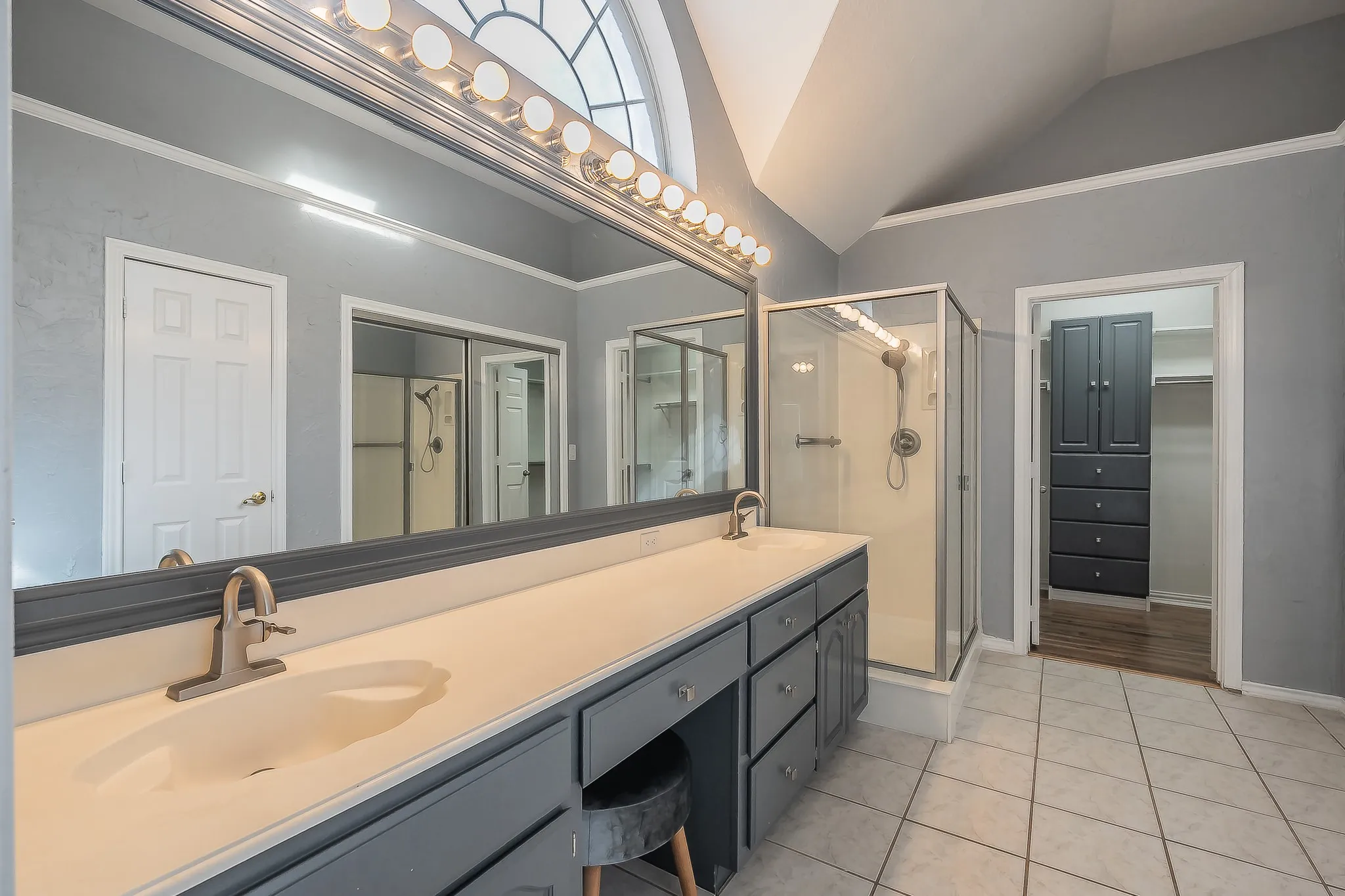 Single Family Residence For Sale in Denton County , 865 Kingwood Court, Highland Village, Texas 75077, 3 Bedroom, 3 Bathroom, 2 Garage spaces, 2,413 Sqft, built in 1991, mls#21397882, Real Estate Agent in Highland Village, Homes For Sale in Denton county, Homes For Sale in Highland Village, Realtor in Highland Village Texas, Real Estate Brokerage Independent Realty Texas, Luminita Cordes Realtor