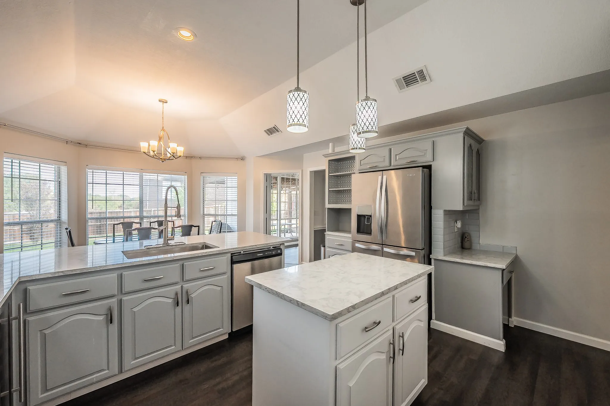 Single Family Residence For Sale in Denton County , 865 Kingwood Court, Highland Village, Texas 75077, 3 Bedroom, 3 Bathroom, 2 Garage spaces, 2,413 Sqft, built in 1991, mls#21397882, Real Estate Agent in Highland Village, Homes For Sale in Denton county, Homes For Sale in Highland Village, Realtor in Highland Village Texas, Real Estate Brokerage Independent Realty Texas, Luminita Cordes Realtor