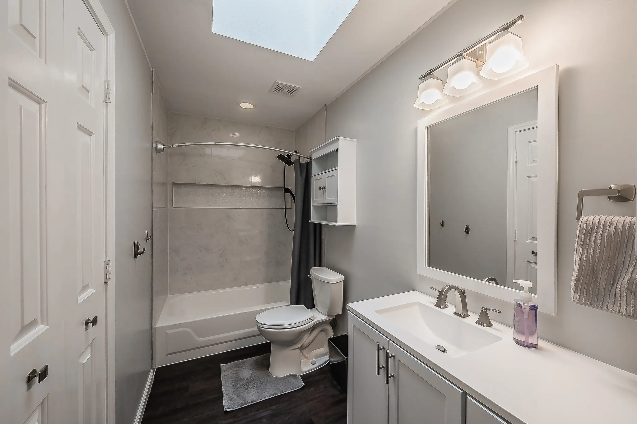 Single Family Residence For Sale in Denton County , 865 Kingwood Court, Highland Village, Texas 75077, 3 Bedroom, 3 Bathroom, 2 Garage spaces, 2,413 Sqft, built in 1991, mls#21397882, Real Estate Agent in Highland Village, Homes For Sale in Denton county, Homes For Sale in Highland Village, Realtor in Highland Village Texas, Real Estate Brokerage Independent Realty Texas, Luminita Cordes Realtor