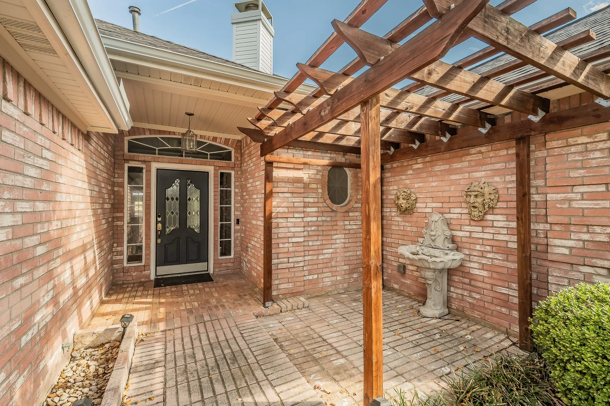 Single Family Residence For Sale in Denton County , 865 Kingwood Court, Highland Village, Texas 75077, 3 Bedroom, 3 Bathroom, 2 Garage spaces, 2,413 Sqft, built in 1991, mls#21397882, Real Estate Agent in Highland Village, Homes For Sale in Denton county, Homes For Sale in Highland Village, Realtor in Highland Village Texas, Real Estate Brokerage Independent Realty Texas, Luminita Cordes Realtor