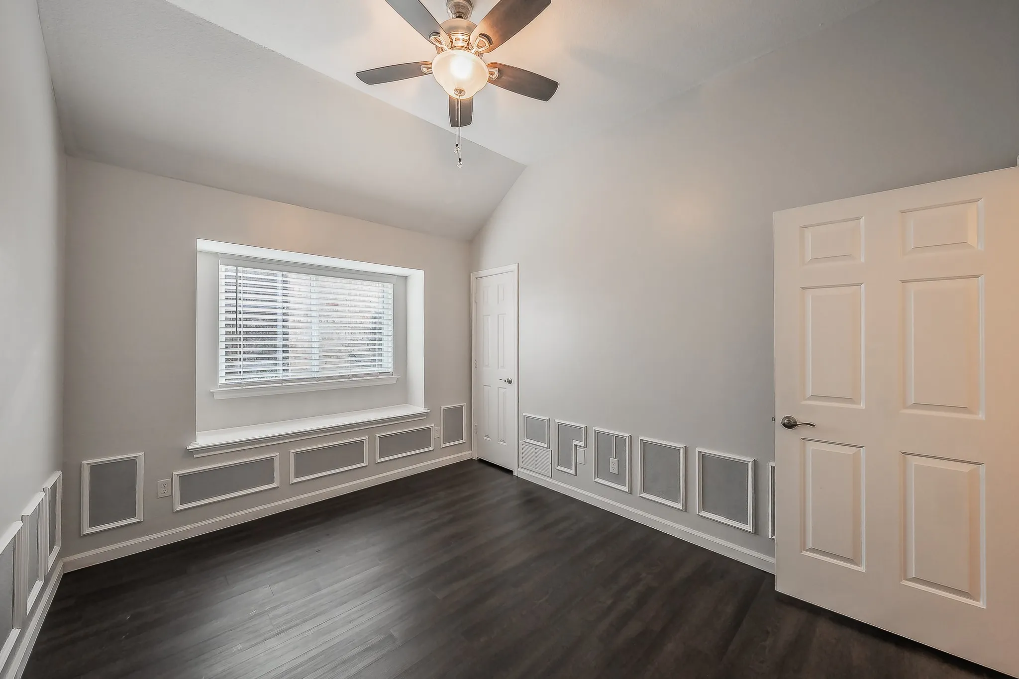 Single Family Residence For Sale in Denton County , 865 Kingwood Court, Highland Village, Texas 75077, 3 Bedroom, 3 Bathroom, 2 Garage spaces, 2,413 Sqft, built in 1991, mls#21397882, Real Estate Agent in Highland Village, Homes For Sale in Denton county, Homes For Sale in Highland Village, Realtor in Highland Village Texas, Real Estate Brokerage Independent Realty Texas, Luminita Cordes Realtor