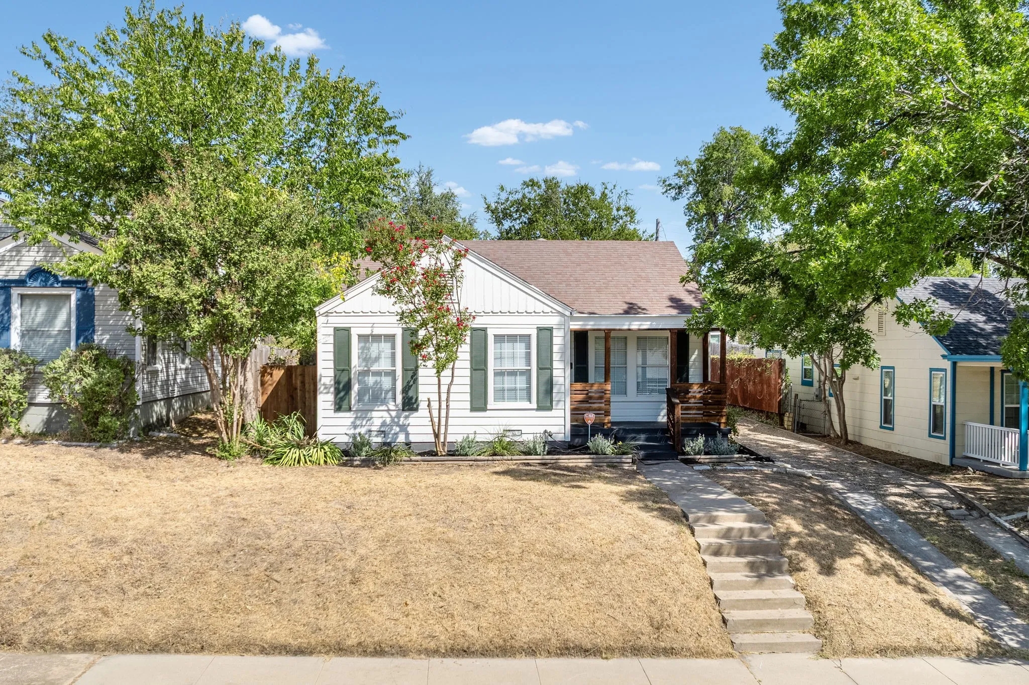 Single Family Residence For Rent in Tarrant County , 3824 Collinwood Avenue, Fort Worth, Texas 76107, 2 Bedroom, 1 Bathroom, 2 Garage spaces, 1,042 Sqft, built in 1942, mls#21401755, Real Estate Agent in Fort Worth, Homes For Rent in Tarrant county, Homes For Rent in Fort Worth, Realtor in Fort Worth Texas, Real Estate Brokerage Independent Realty Texas, Luminita Cordes Realtor