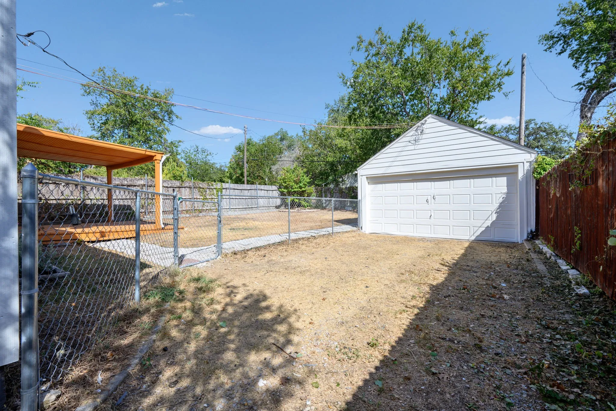 Single Family Residence For Rent in Tarrant County , 3824 Collinwood Avenue, Fort Worth, Texas 76107, 2 Bedroom, 1 Bathroom, 2 Garage spaces, 1,042 Sqft, built in 1942, mls#21401755, Real Estate Agent in Fort Worth, Homes For Rent in Tarrant county, Homes For Rent in Fort Worth, Realtor in Fort Worth Texas, Real Estate Brokerage Independent Realty Texas, Luminita Cordes Realtor