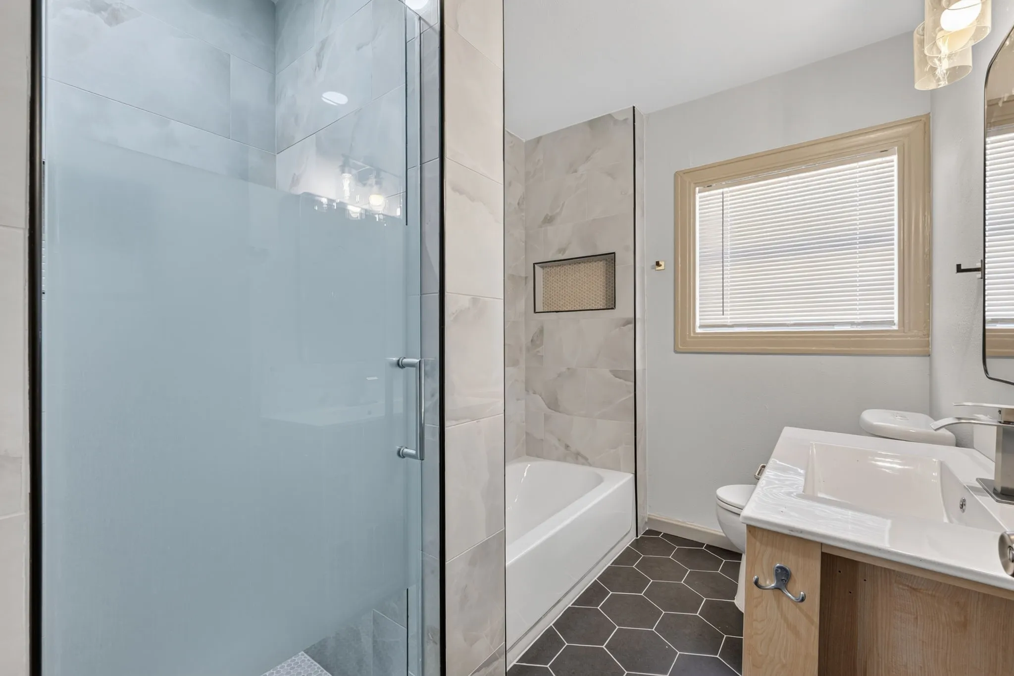 Single Family Residence For Rent in Tarrant County , 3824 Collinwood Avenue, Fort Worth, Texas 76107, 2 Bedroom, 1 Bathroom, 2 Garage spaces, 1,042 Sqft, built in 1942, mls#21401755, Real Estate Agent in Fort Worth, Homes For Rent in Tarrant county, Homes For Rent in Fort Worth, Realtor in Fort Worth Texas, Real Estate Brokerage Independent Realty Texas, Luminita Cordes Realtor
