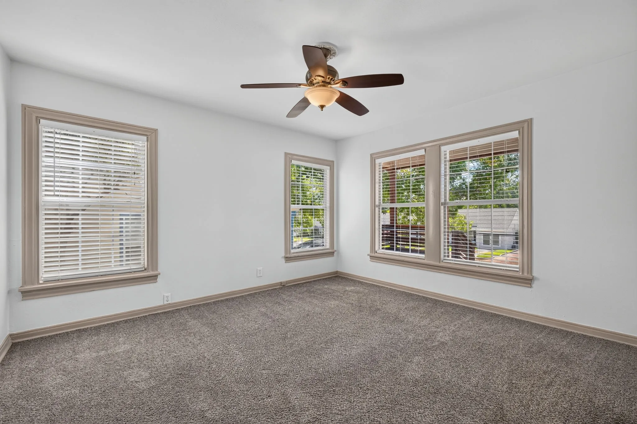 Single Family Residence For Rent in Tarrant County , 3824 Collinwood Avenue, Fort Worth, Texas 76107, 2 Bedroom, 1 Bathroom, 2 Garage spaces, 1,042 Sqft, built in 1942, mls#21401755, Real Estate Agent in Fort Worth, Homes For Rent in Tarrant county, Homes For Rent in Fort Worth, Realtor in Fort Worth Texas, Real Estate Brokerage Independent Realty Texas, Luminita Cordes Realtor