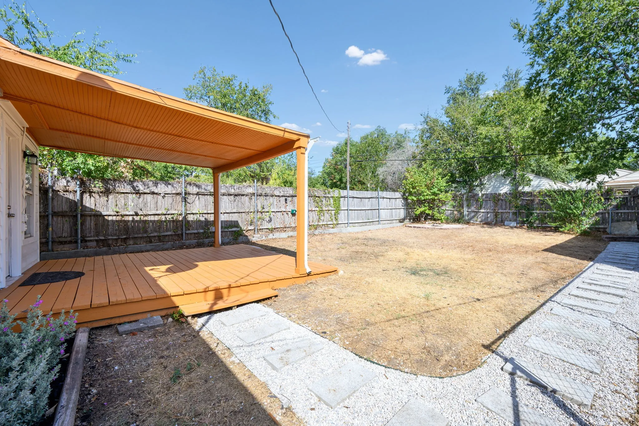 Single Family Residence For Rent in Tarrant County , 3824 Collinwood Avenue, Fort Worth, Texas 76107, 2 Bedroom, 1 Bathroom, 2 Garage spaces, 1,042 Sqft, built in 1942, mls#21401755, Real Estate Agent in Fort Worth, Homes For Rent in Tarrant county, Homes For Rent in Fort Worth, Realtor in Fort Worth Texas, Real Estate Brokerage Independent Realty Texas, Luminita Cordes Realtor