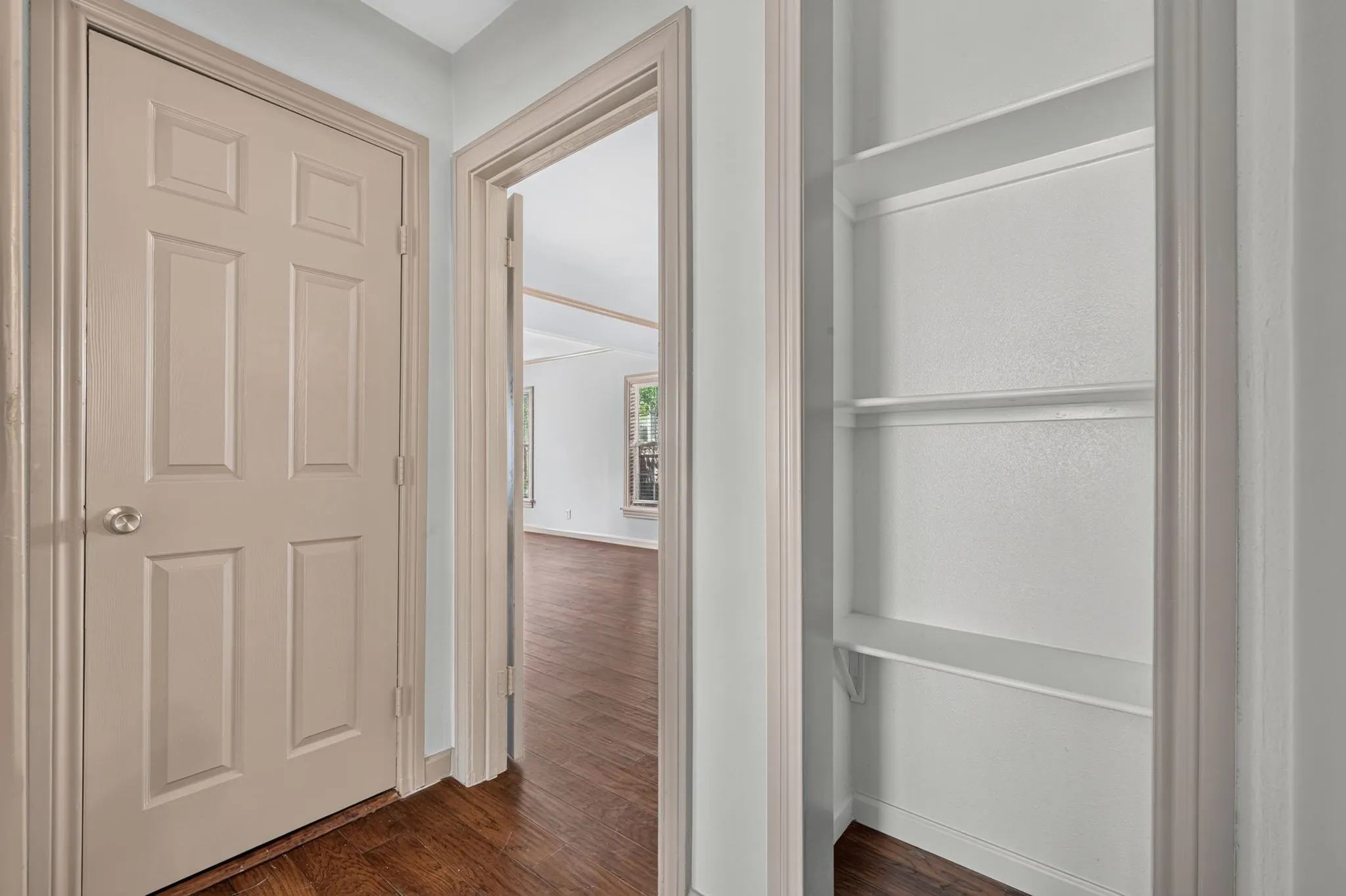 Single Family Residence For Rent in Tarrant County , 3824 Collinwood Avenue, Fort Worth, Texas 76107, 2 Bedroom, 1 Bathroom, 2 Garage spaces, 1,042 Sqft, built in 1942, mls#21401755, Real Estate Agent in Fort Worth, Homes For Rent in Tarrant county, Homes For Rent in Fort Worth, Realtor in Fort Worth Texas, Real Estate Brokerage Independent Realty Texas, Luminita Cordes Realtor