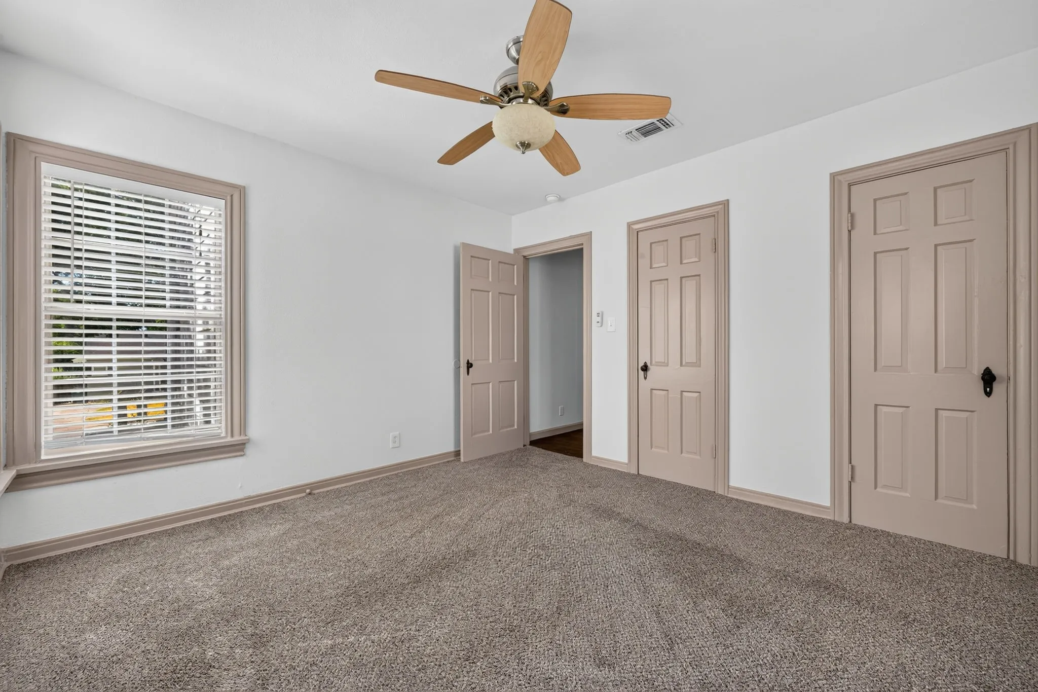 Single Family Residence For Rent in Tarrant County , 3824 Collinwood Avenue, Fort Worth, Texas 76107, 2 Bedroom, 1 Bathroom, 2 Garage spaces, 1,042 Sqft, built in 1942, mls#21401755, Real Estate Agent in Fort Worth, Homes For Rent in Tarrant county, Homes For Rent in Fort Worth, Realtor in Fort Worth Texas, Real Estate Brokerage Independent Realty Texas, Luminita Cordes Realtor
