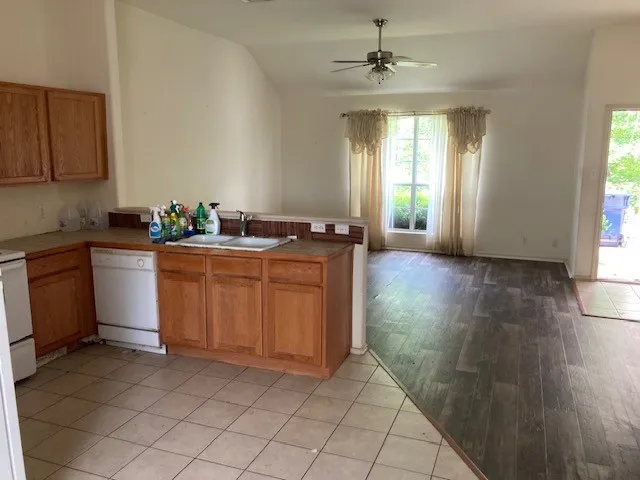 Single Family Residence For Sale in Williamson County , 148 Amber Lane, Jarrell, Texas 76537, 2 Bedroom, 2 Bathroom, 2 Garage spaces, 982 Sqft, built in 2007, mls#21401746, Real Estate Agent in Jarrell, Homes For Sale in Williamson county, Homes For Sale in Jarrell, Realtor in Jarrell Texas, Real Estate Brokerage Independent Realty Texas, Luminita Cordes Realtor