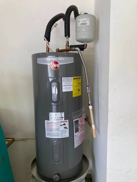 Hot water heater
