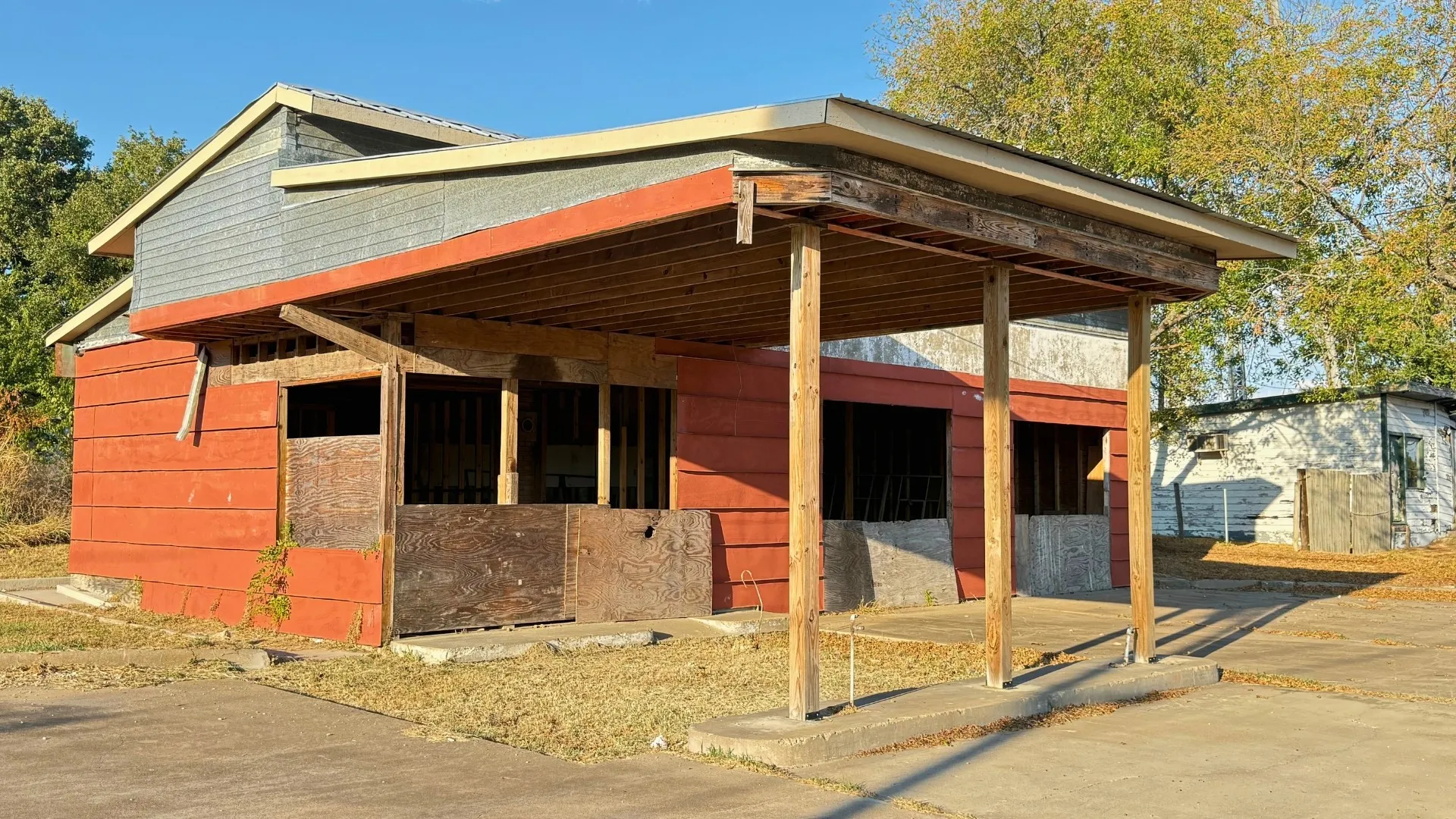 Business For Sale in Fannin County , 102 Northside Plaza, Ladonia, Texas 75449, 0, 0, Garage spaces, 0 Sqft, built in 0, mls#21401739, Real Estate Agent in Ladonia, Homes For Sale in Fannin county, Homes For Sale in Ladonia, Realtor in Ladonia Texas, Real Estate Brokerage Independent Realty Texas, Luminita Cordes Realtor