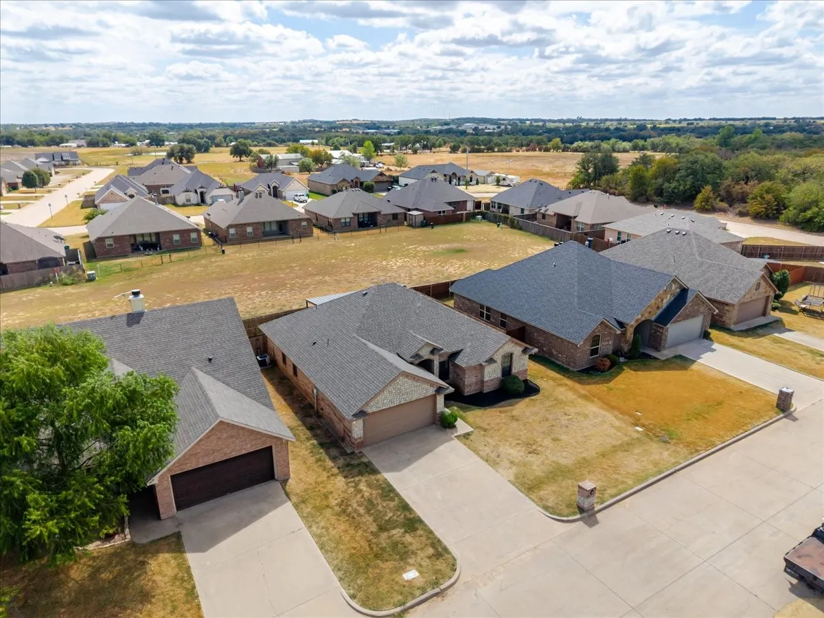 Single Family Residence For Sale in Hood County , 9120 Parkview Circle, Tolar, Texas 76476, 4 Bedroom, 2 Bathroom, 2 Garage spaces, 1,711 Sqft, built in 2013, mls#21401758, Real Estate Agent in Tolar, Homes For Sale in Hood county, Homes For Sale in Tolar, Realtor in Tolar Texas, Real Estate Brokerage Independent Realty Texas, Luminita Cordes Realtor