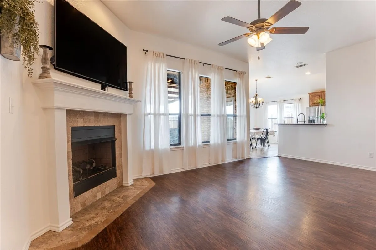 Single Family Residence For Sale in Hood County , 9120 Parkview Circle, Tolar, Texas 76476, 4 Bedroom, 2 Bathroom, 2 Garage spaces, 1,711 Sqft, built in 2013, mls#21401758, Real Estate Agent in Tolar, Homes For Sale in Hood county, Homes For Sale in Tolar, Realtor in Tolar Texas, Real Estate Brokerage Independent Realty Texas, Luminita Cordes Realtor