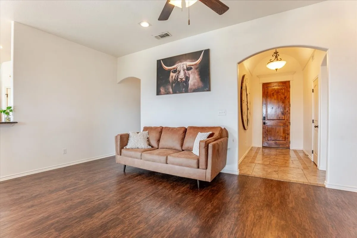 Single Family Residence For Sale in Hood County , 9120 Parkview Circle, Tolar, Texas 76476, 4 Bedroom, 2 Bathroom, 2 Garage spaces, 1,711 Sqft, built in 2013, mls#21401758, Real Estate Agent in Tolar, Homes For Sale in Hood county, Homes For Sale in Tolar, Realtor in Tolar Texas, Real Estate Brokerage Independent Realty Texas, Luminita Cordes Realtor